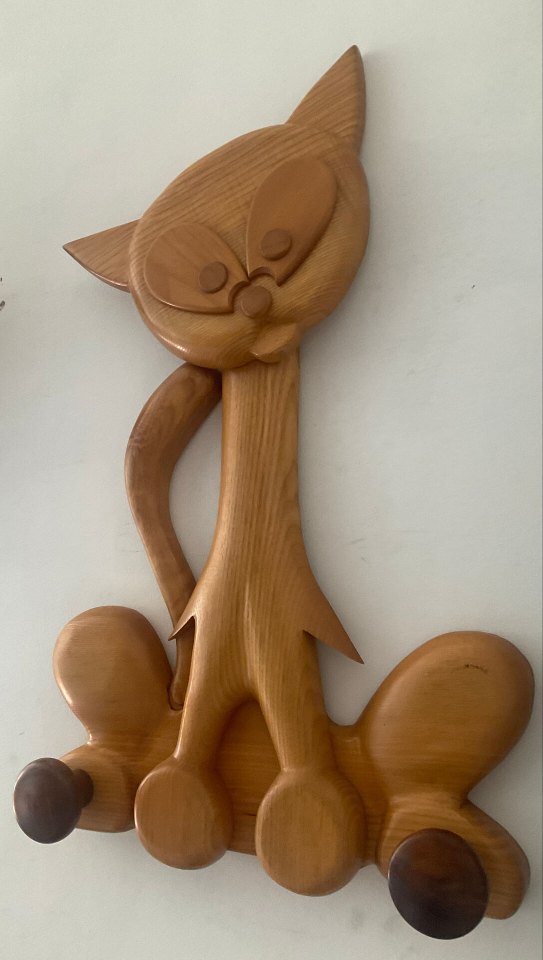 Vintage cat coat rack in solid pine from the 70s-80s.