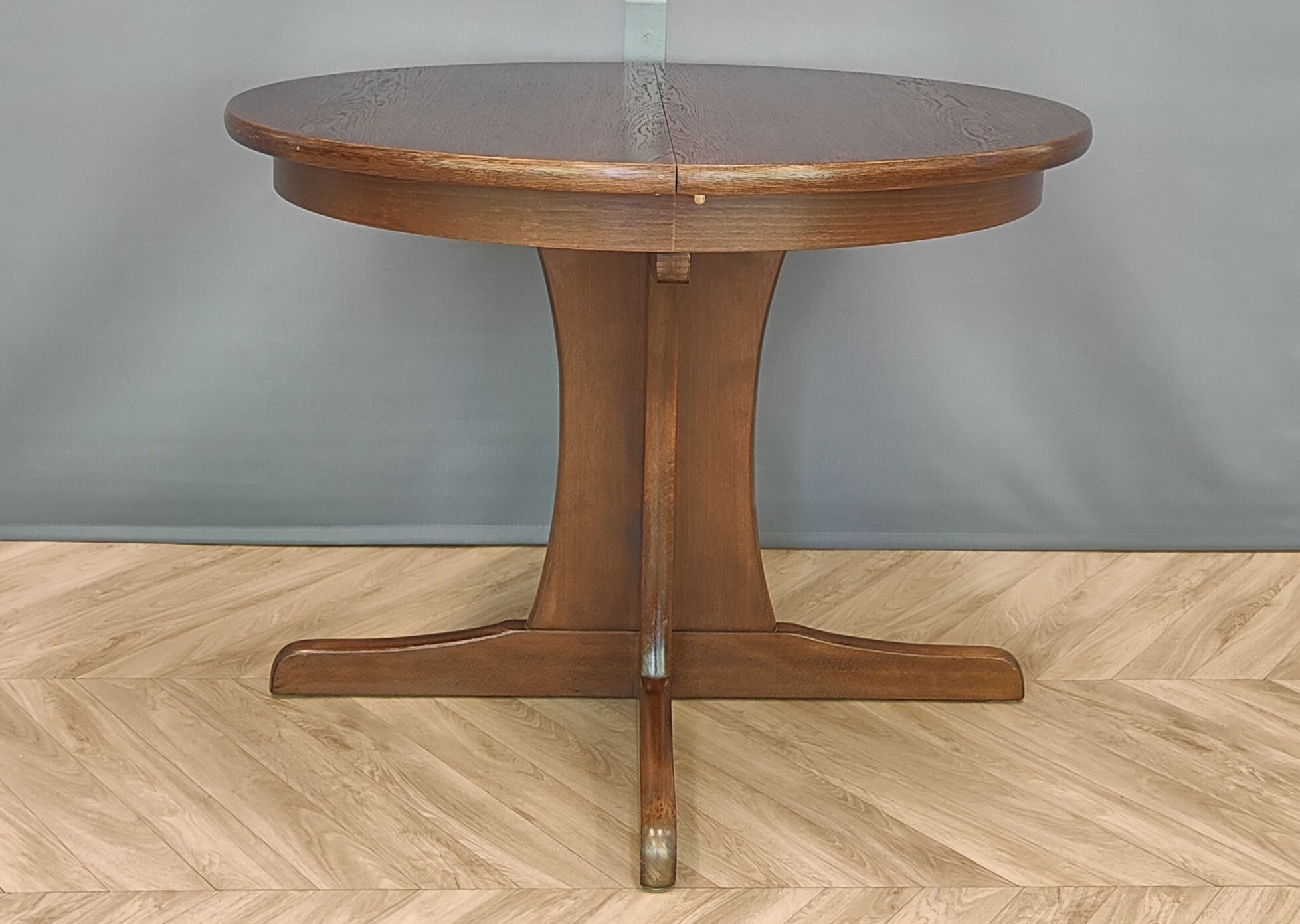 Mid-century extendable dining table