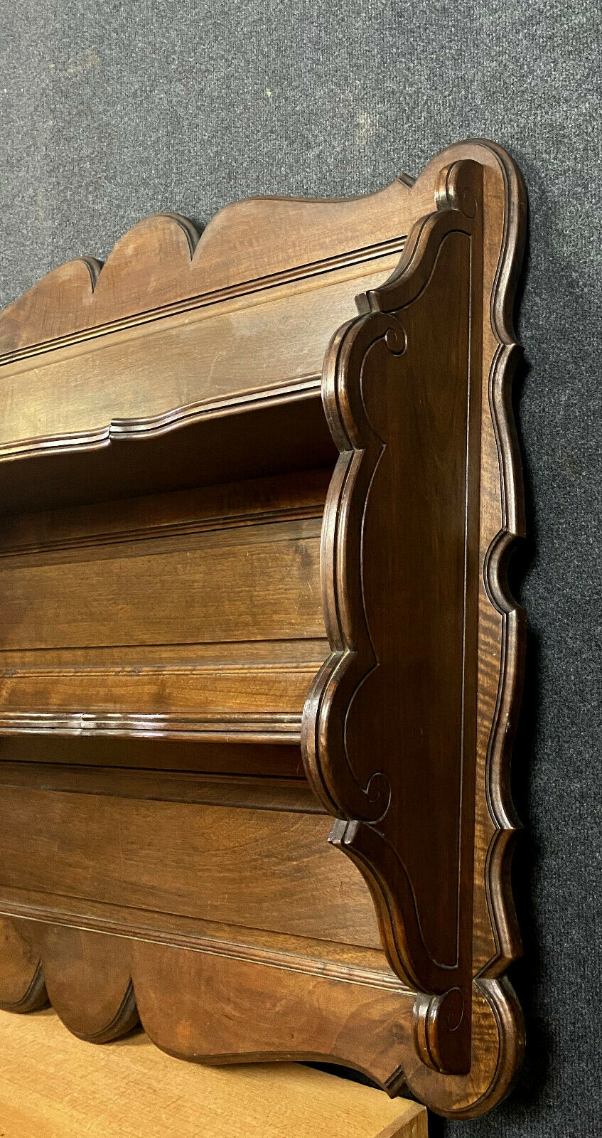 Napoleon III-era wall shelf in mahogany
