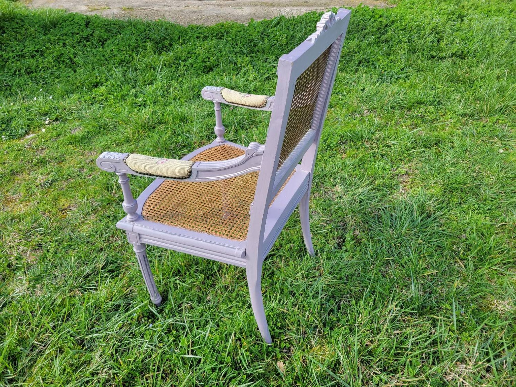 Fauteuil Louis XVI en cannage, milieu du XIXe siècle