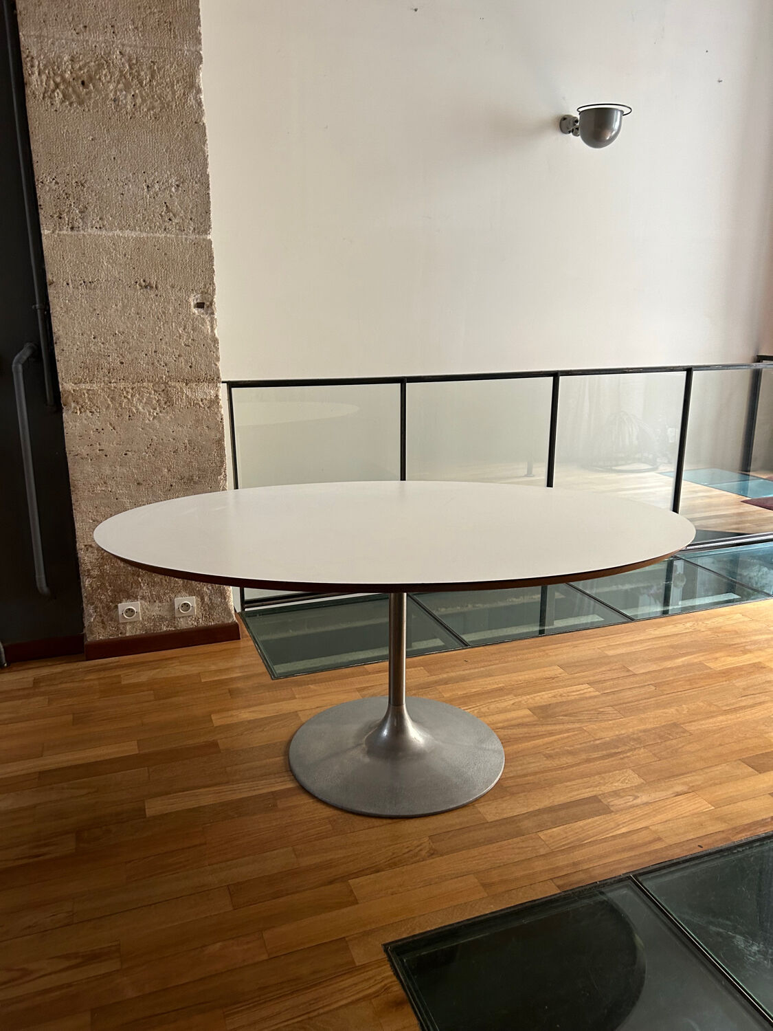 Table ovale vintage pied tulipe Georges Frydman pour EFA 1970