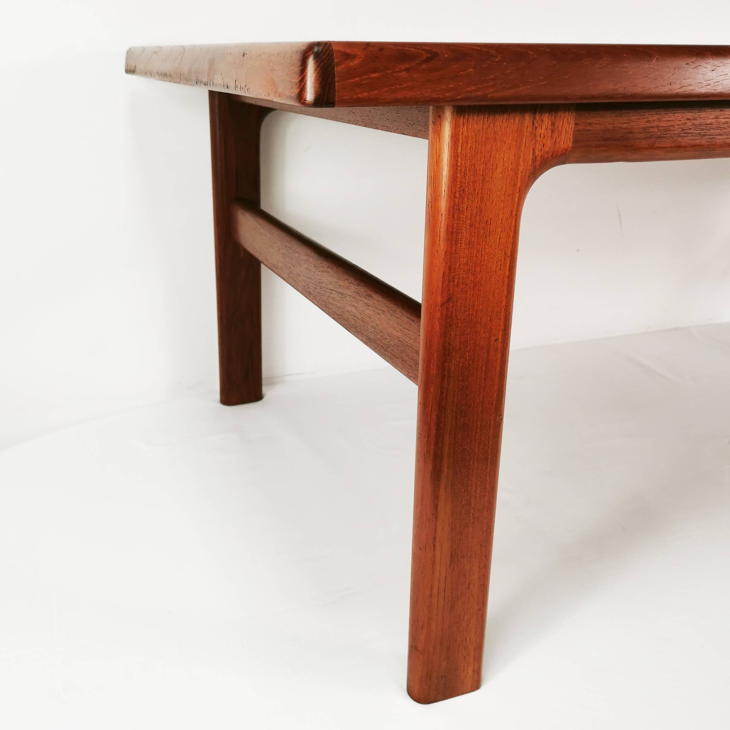 Coffee table - Mid Century bench, teak, Denmark, 1970s.