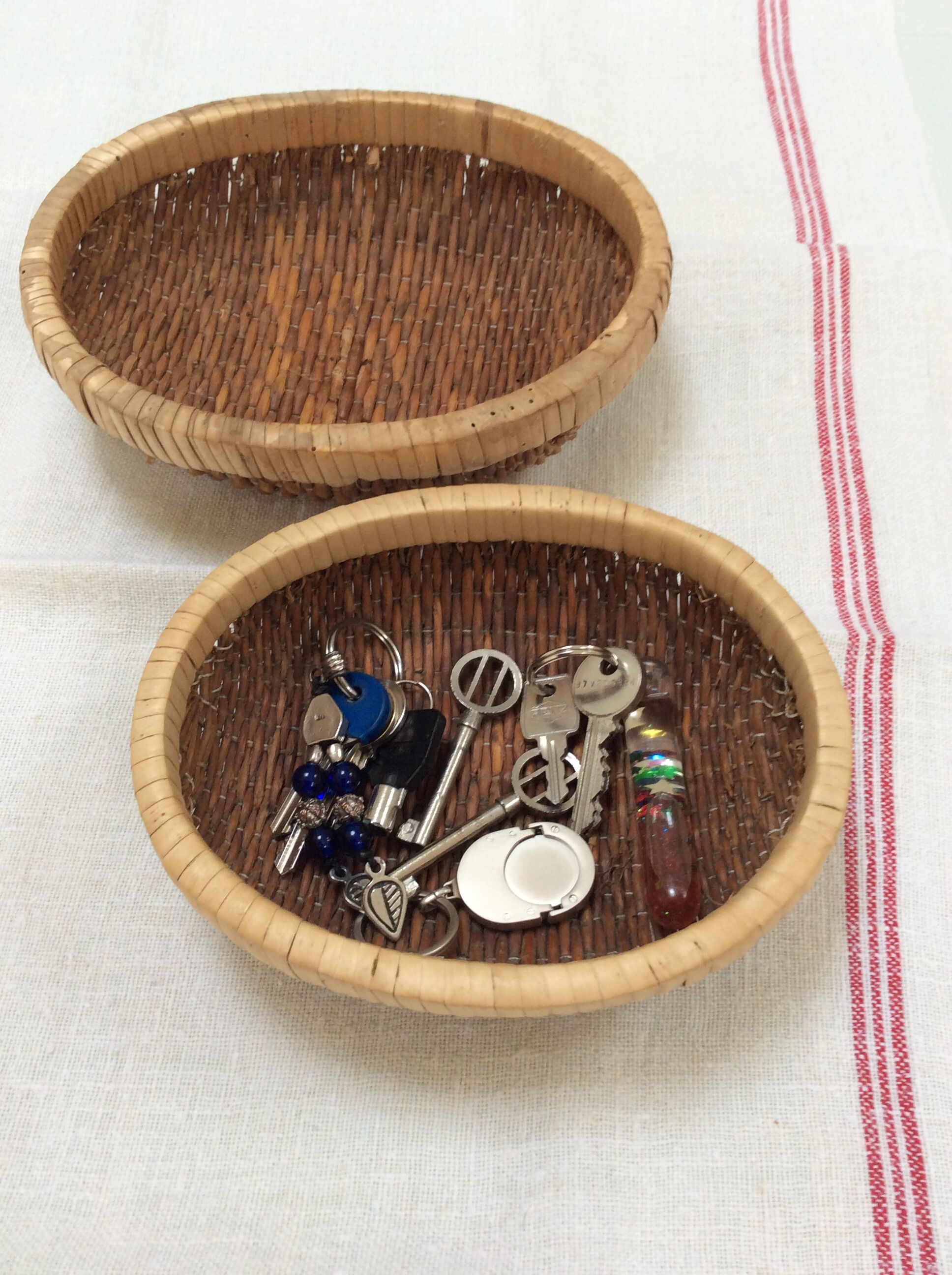 Duo of small pull-out baskets