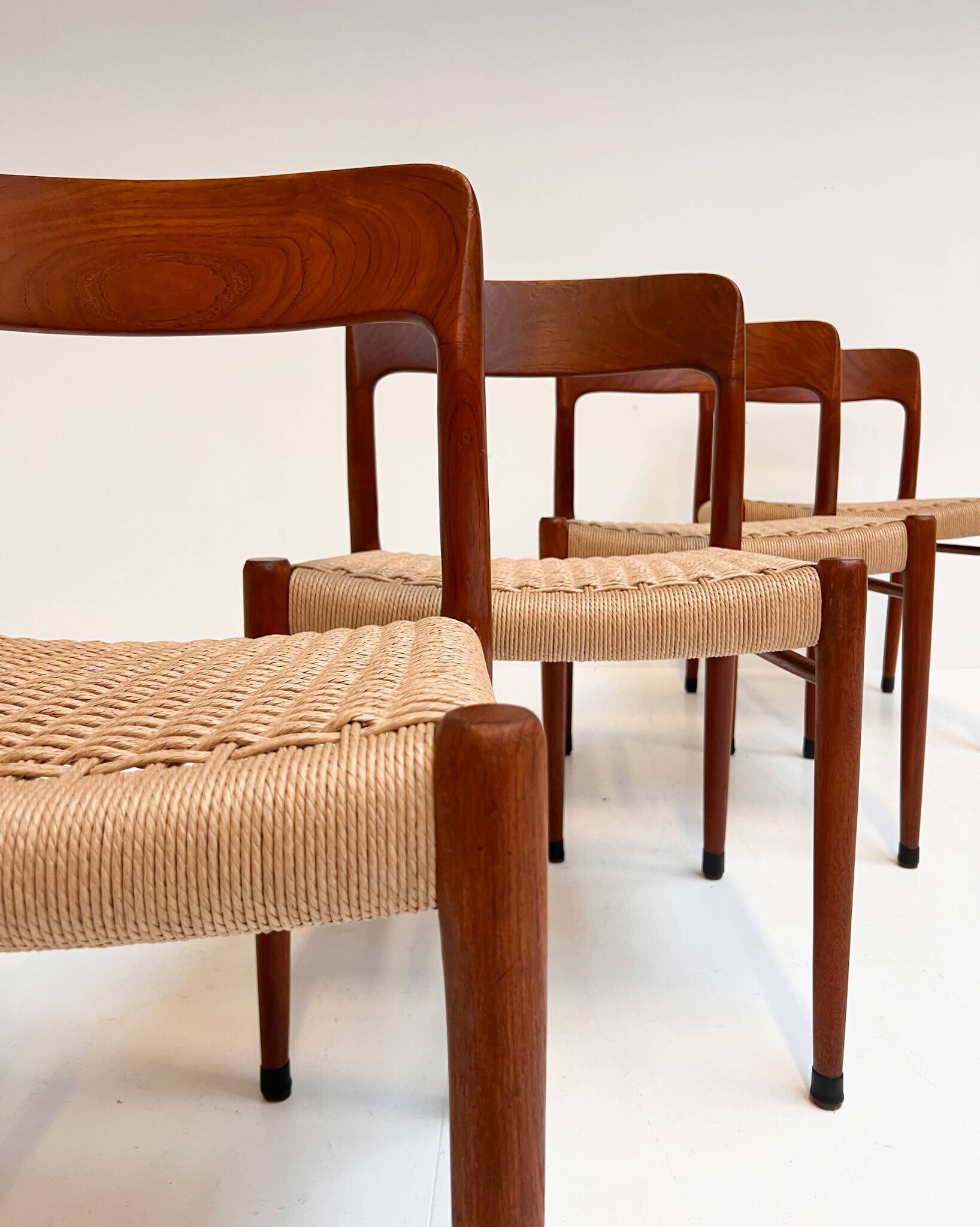 Refurbished set of 4 Model 75 chairs by Niels Møller, 1960s