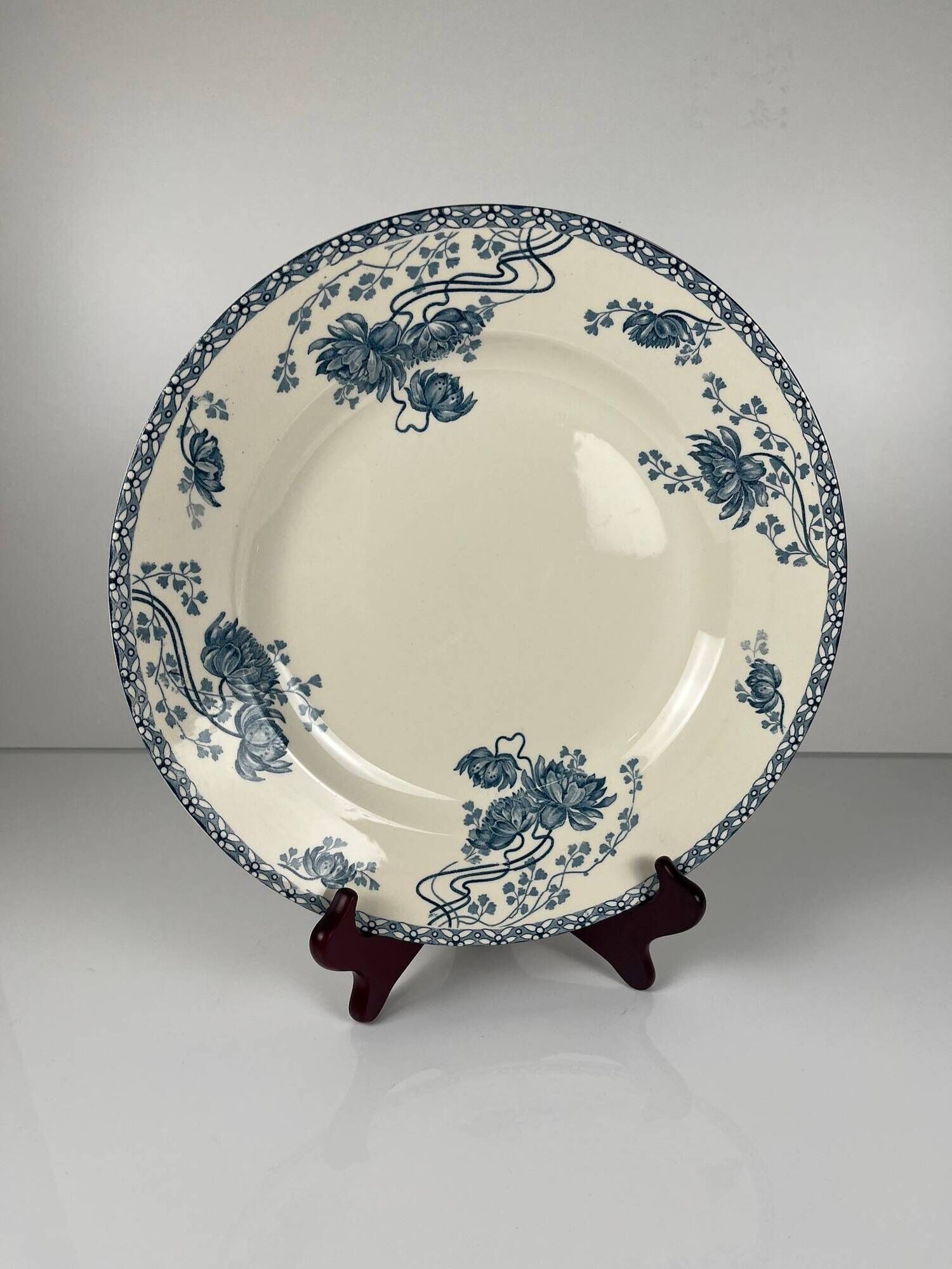 Large round blue "Royat" dish, U&C Sarreguemines, 1879 - 1918.