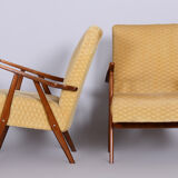 Paire de fauteuils en hêtre jaune original du milieu du siècle, atelier ÚLUV, Tchéquie, années 1950