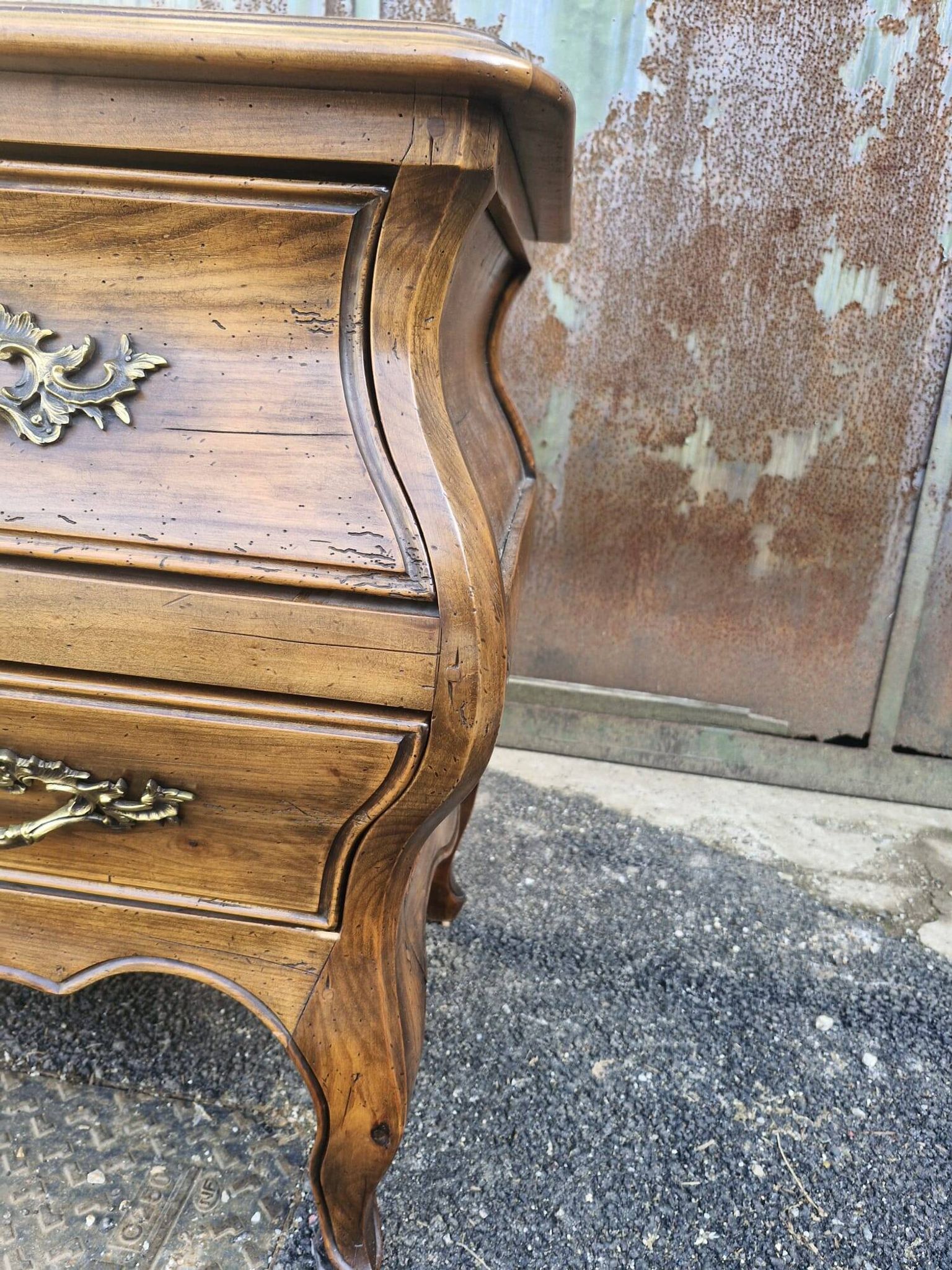 Chest of drawers