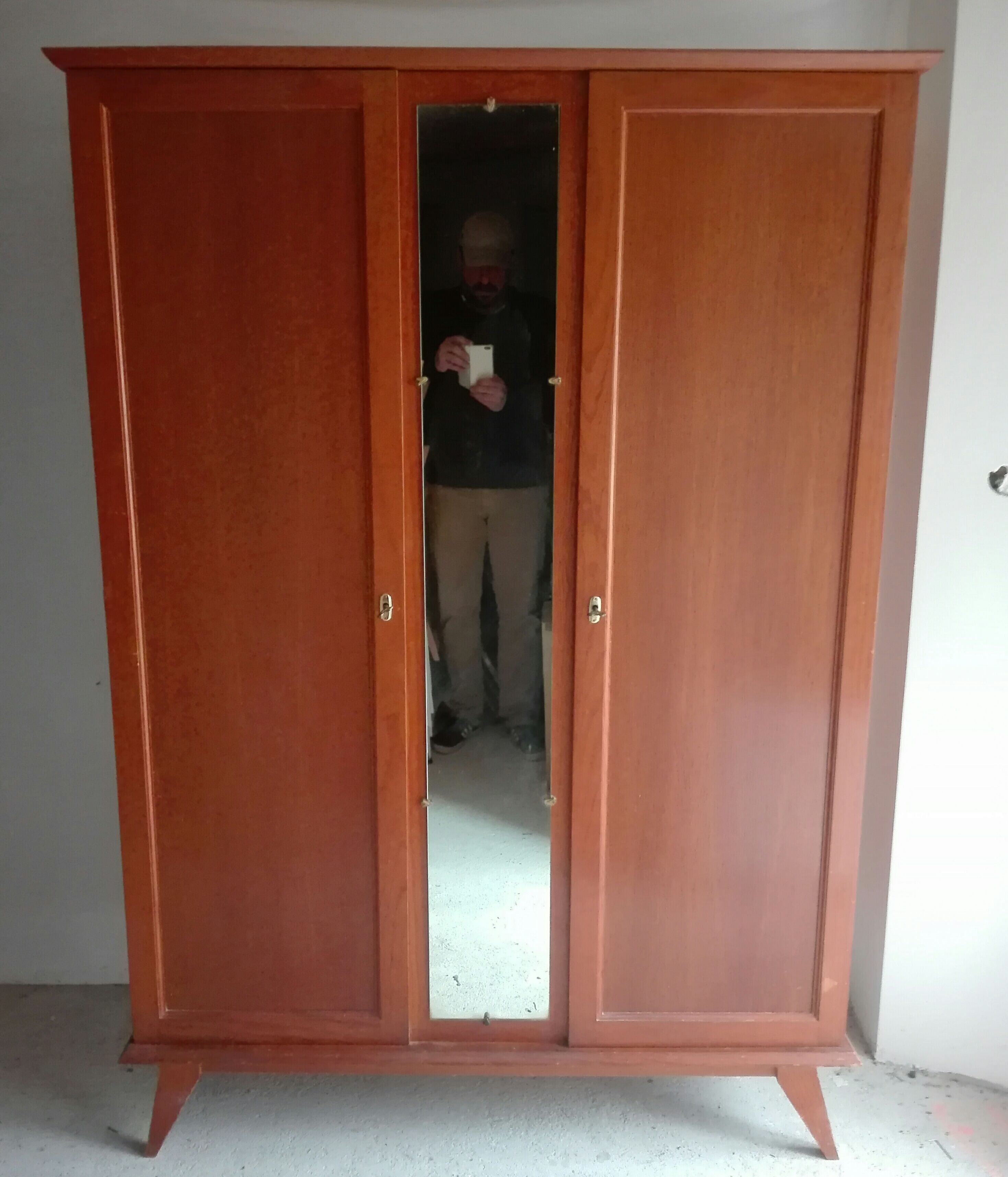 Cabinet feet compass