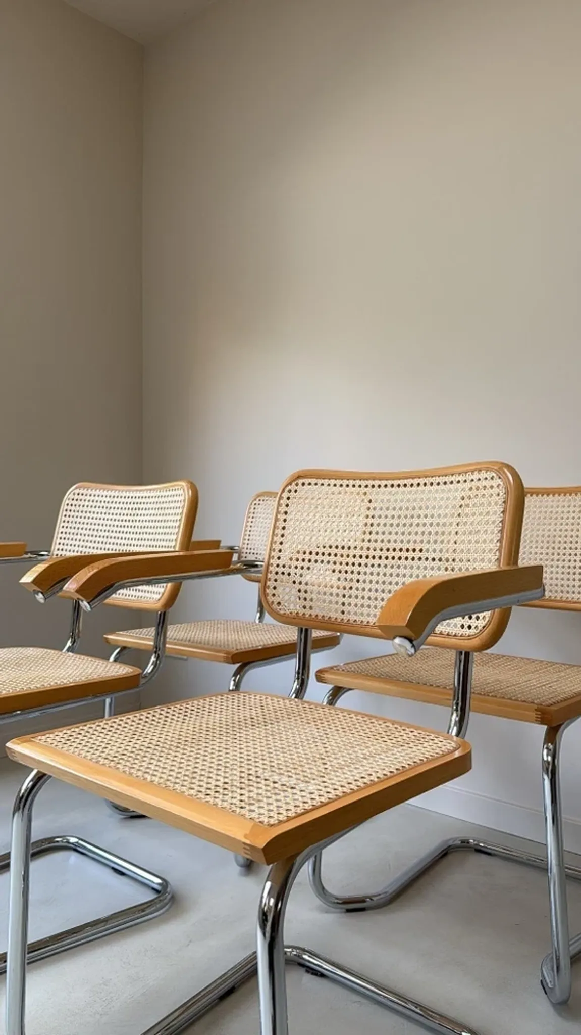 Quatre chaises Cesca vintage