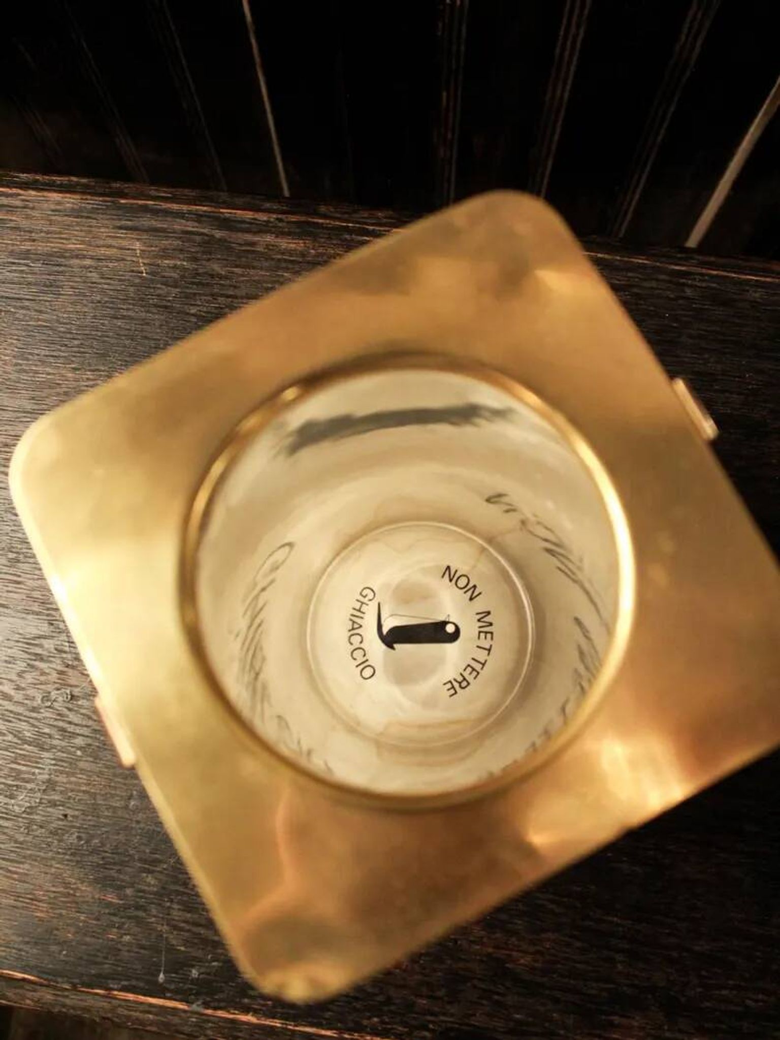 Refroidisseur de bouteille en laiton doré italien, design architectural à nervures