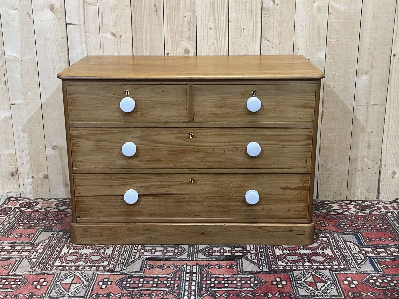 English chest of drawers of the nineteenth century in pitch pin