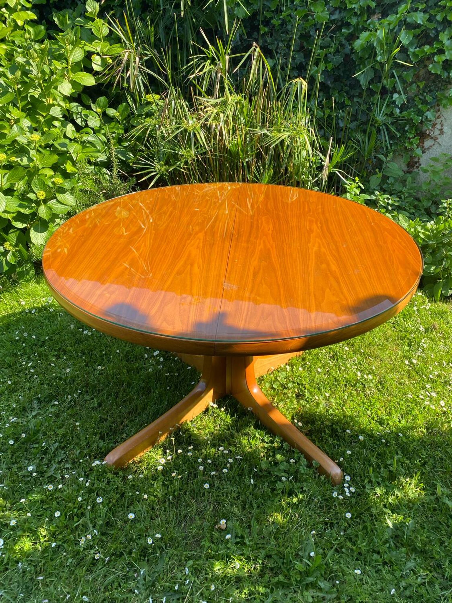 Baumann Scandinavian style 60s round table