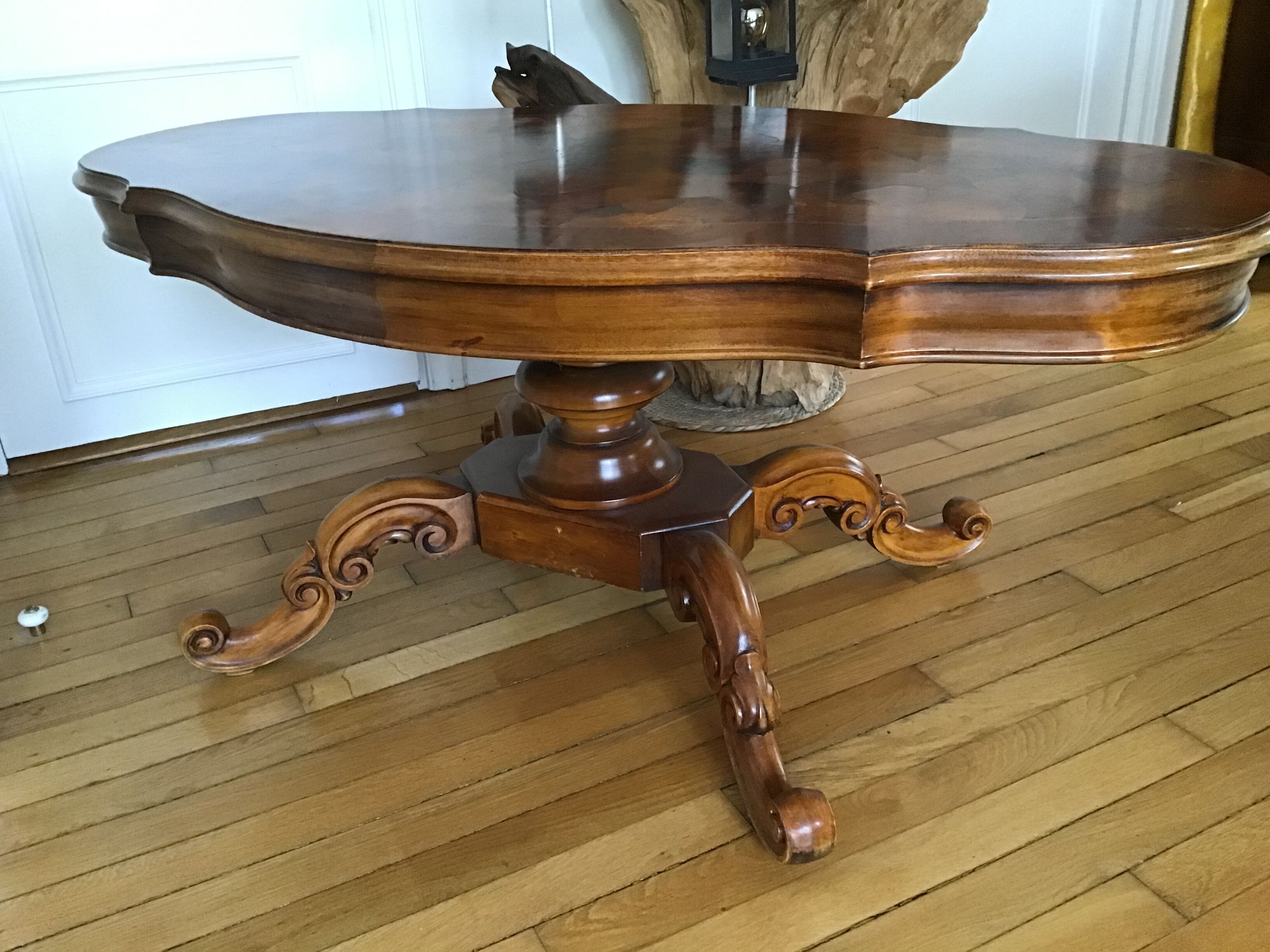 Violin table