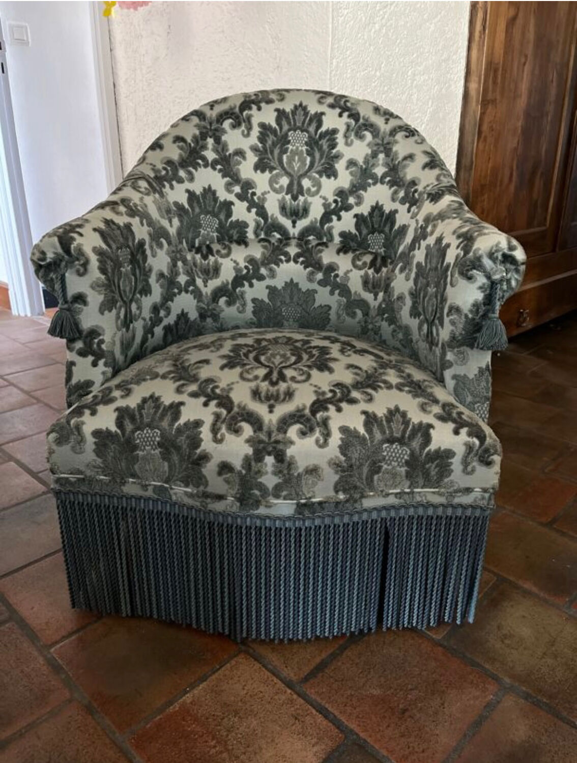 Toad armchair