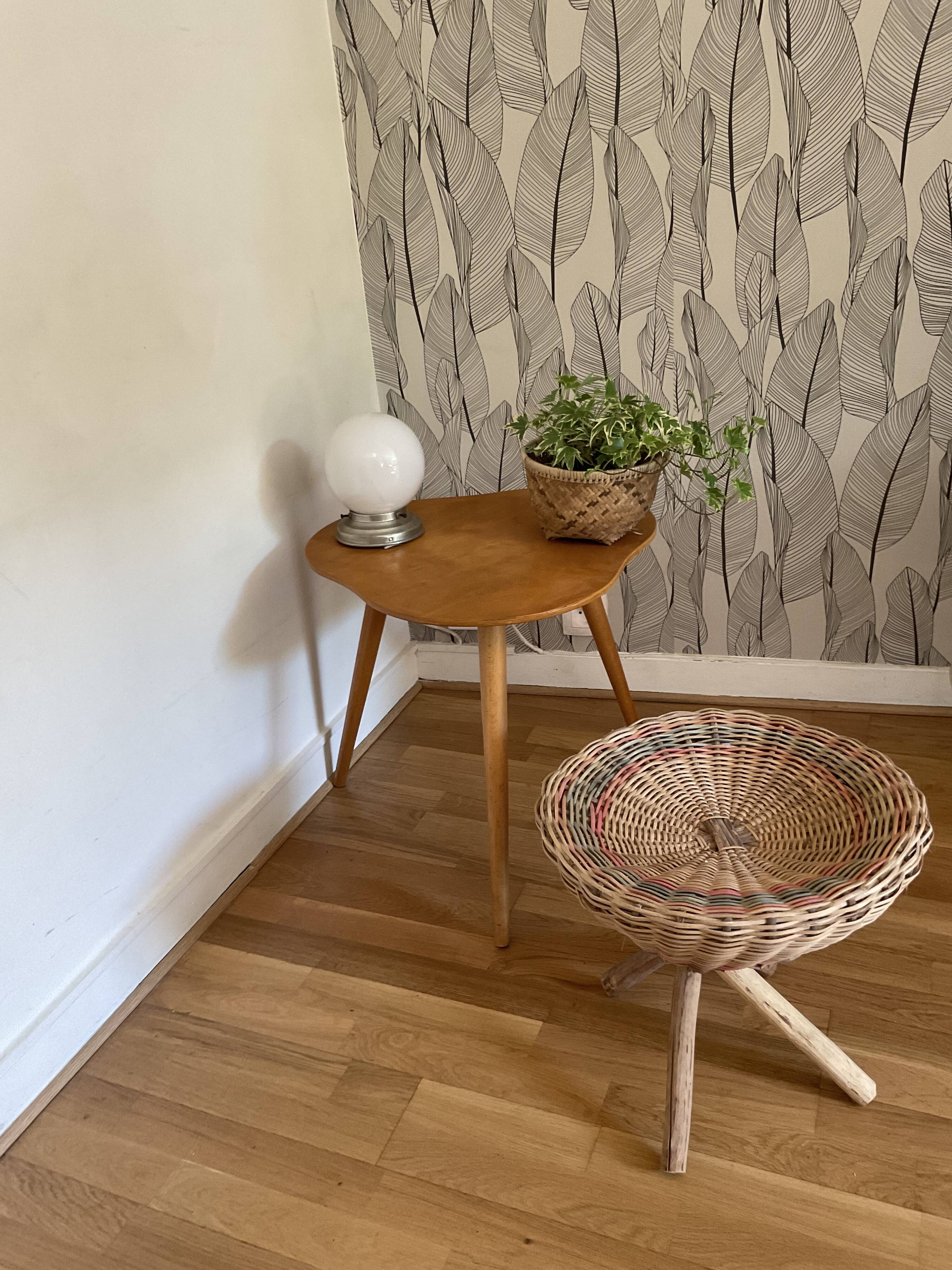 Wicker stool crossed feet