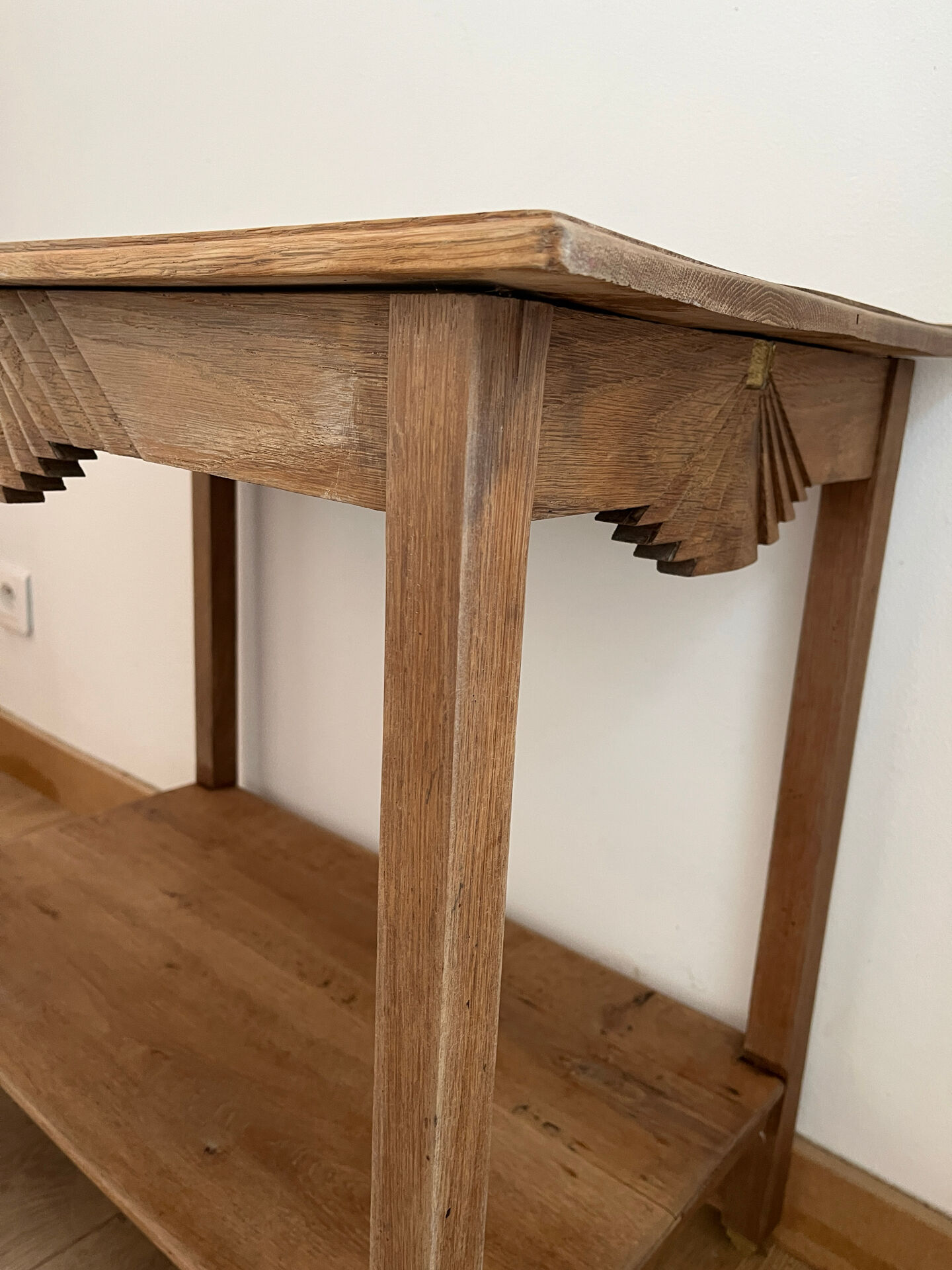 Petite table art deco