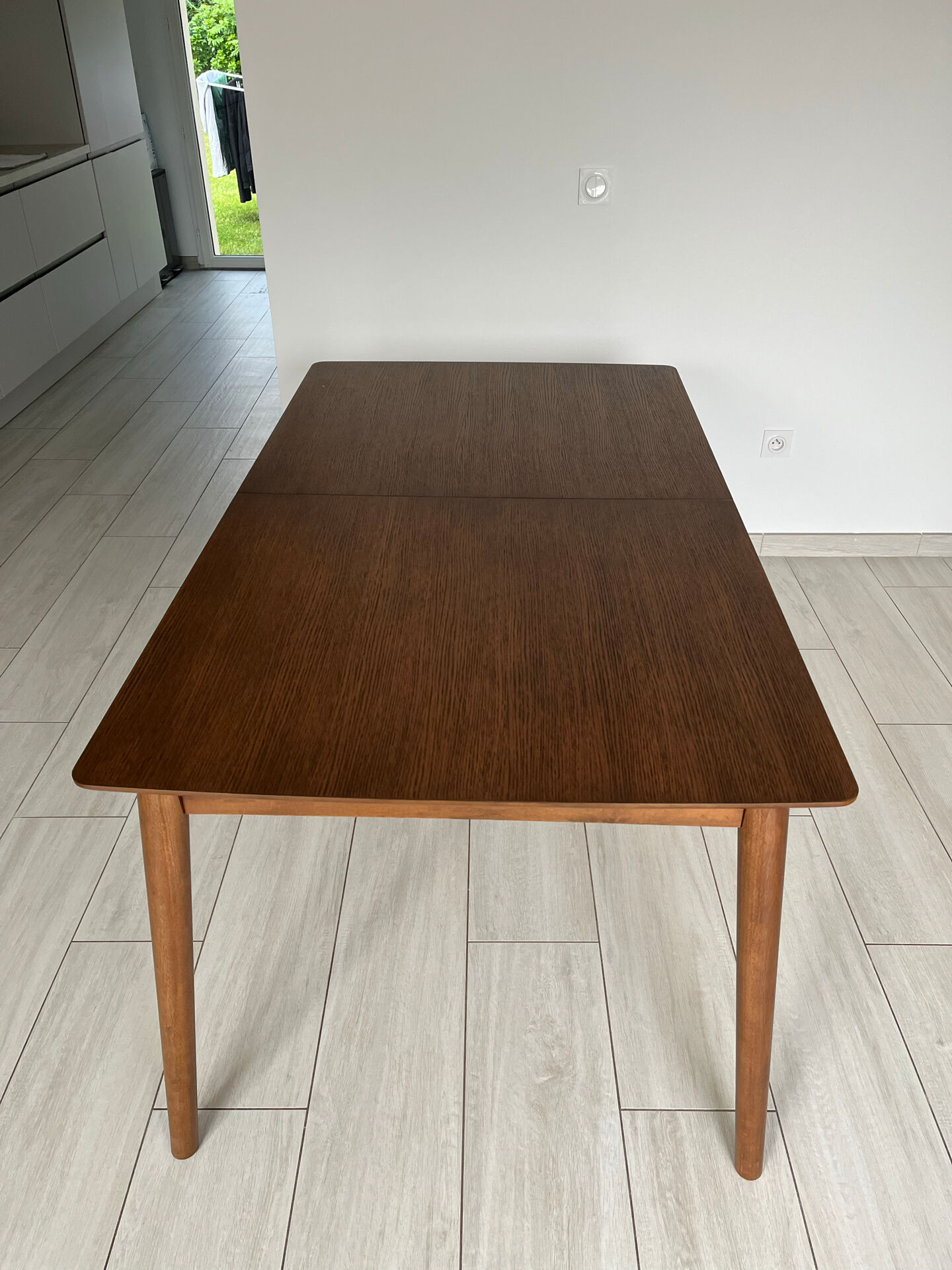 Table à manger extensible effet noyer – 160 cm à 210 cm – Comme neuve