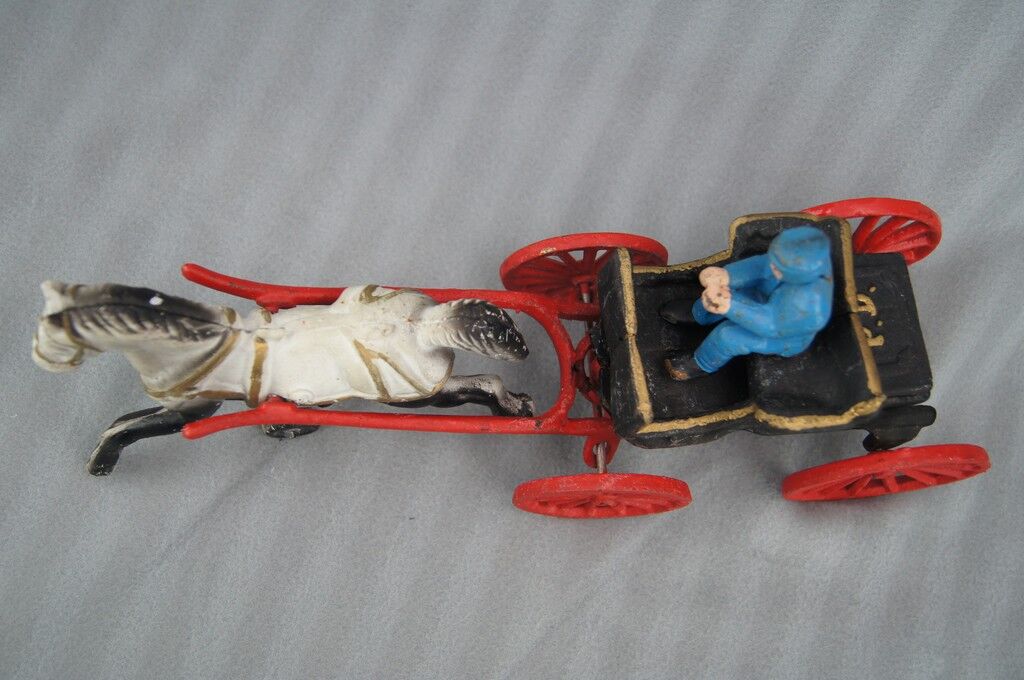 Old toy Horse-drawn carriage in cast iron polychrome iron with checker "P.D. CHIEF"