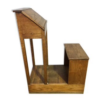 Old-speech desk in oak