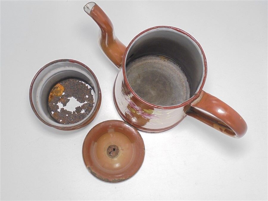 Cafetière en tôle émaillée
