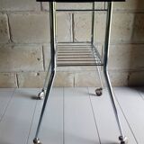 Table d'appoint pieds strings et plateau en verre fumé 1960