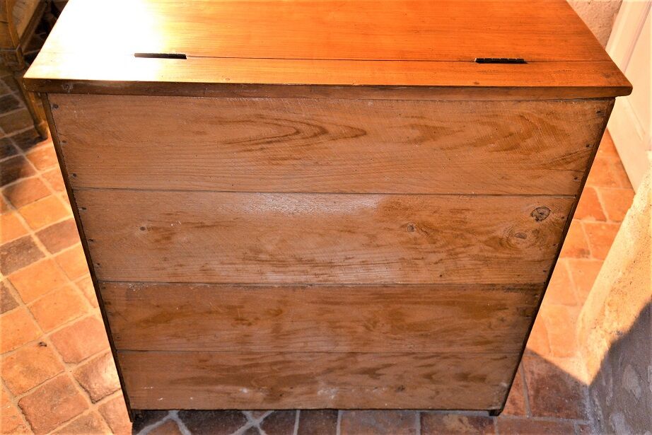 Wood chest