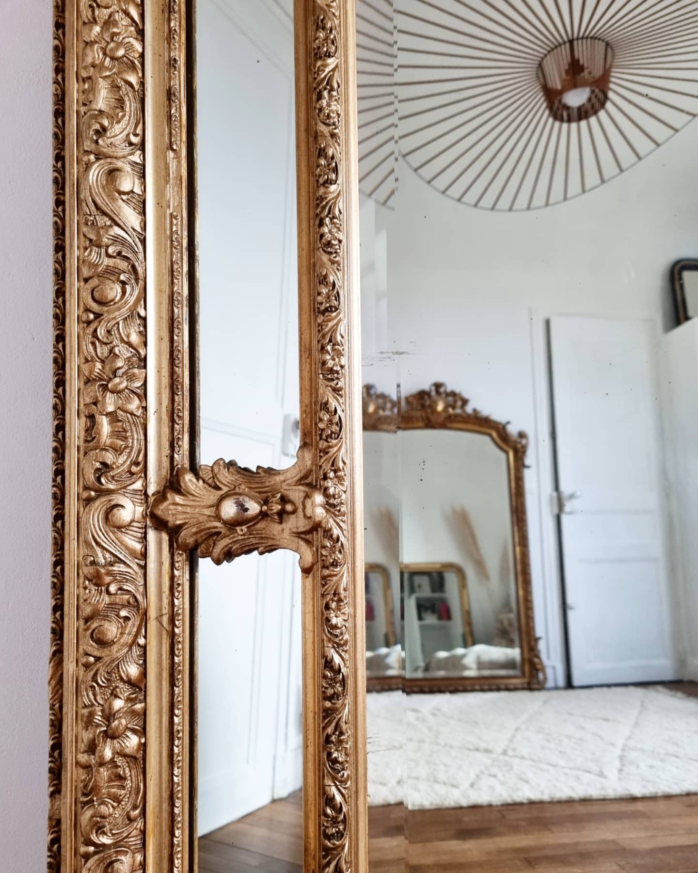 Antique mirror in Parecloses
