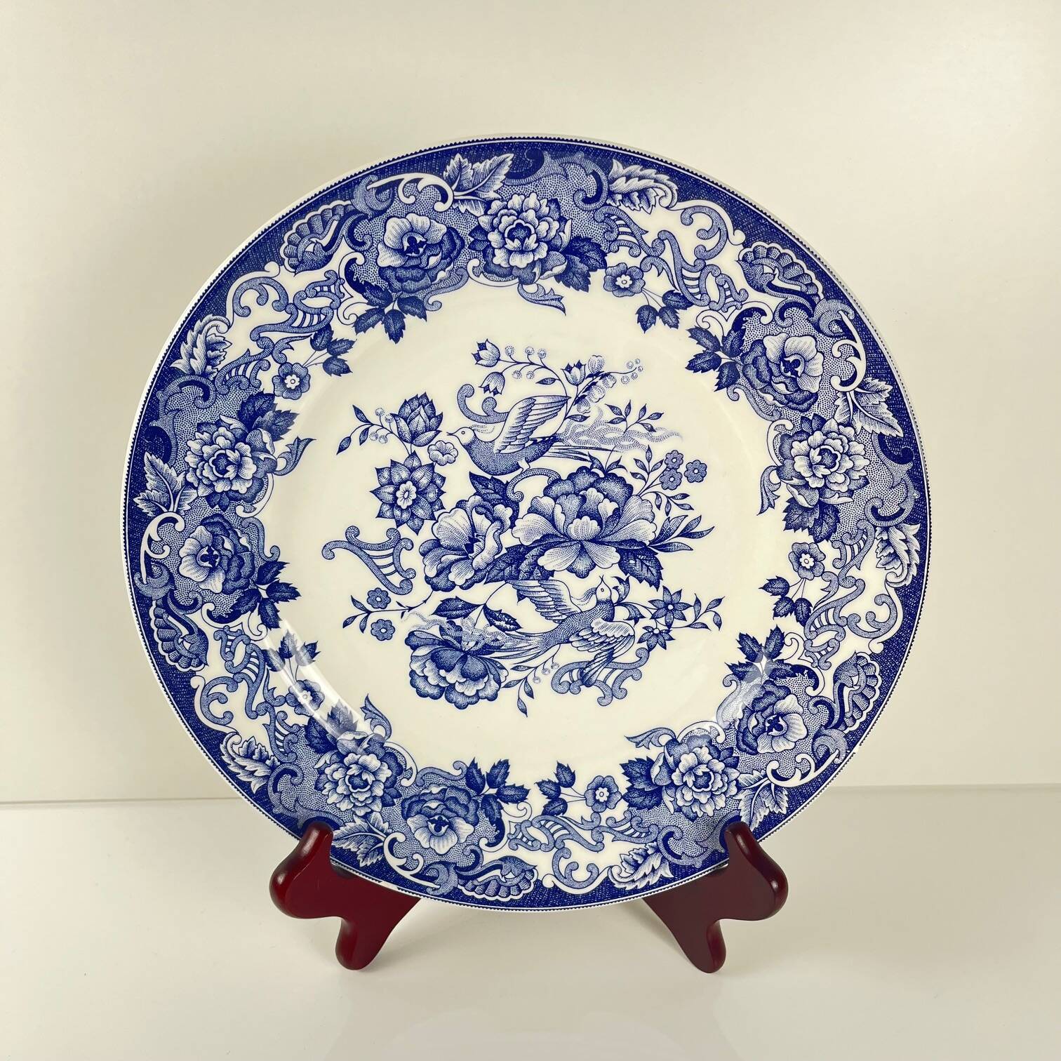 Set of 8 blue earthenware dinner plates with floral and bird decoration, 20th century