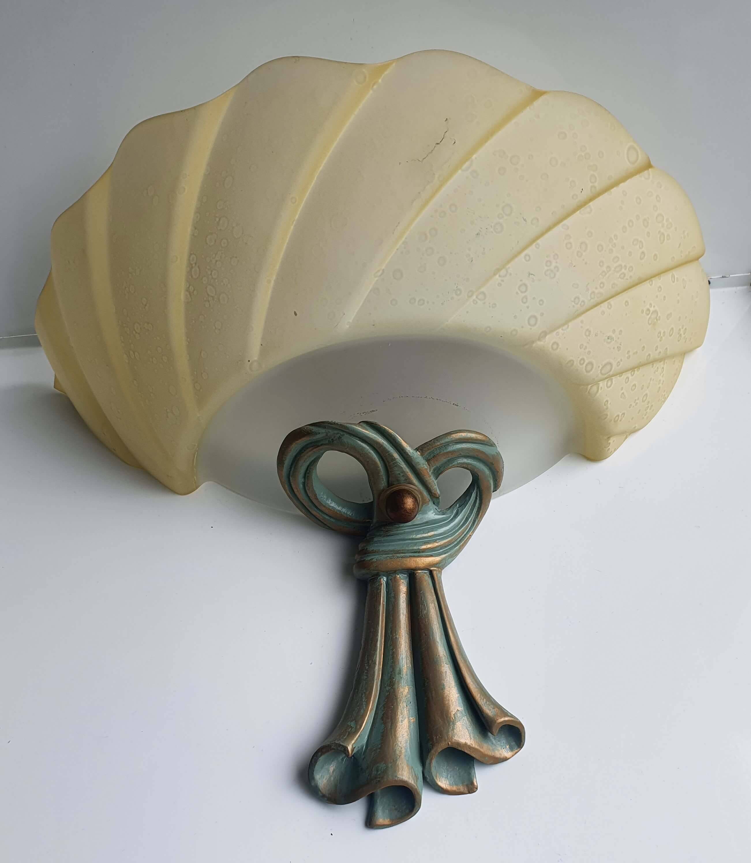 Applique murale italienne en résine et verre vintage