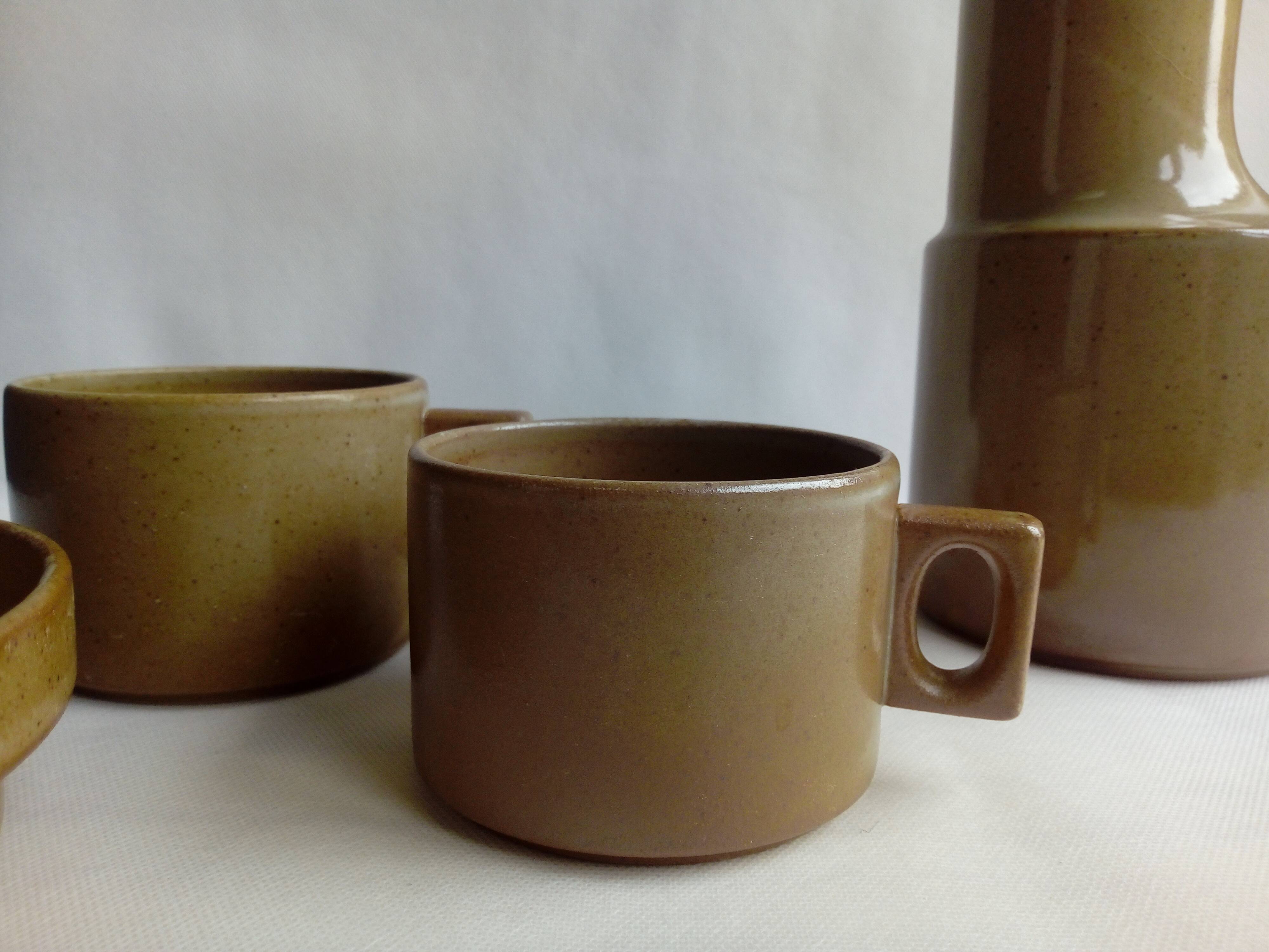 Coffee maker and 2 Brenne stoneware cups