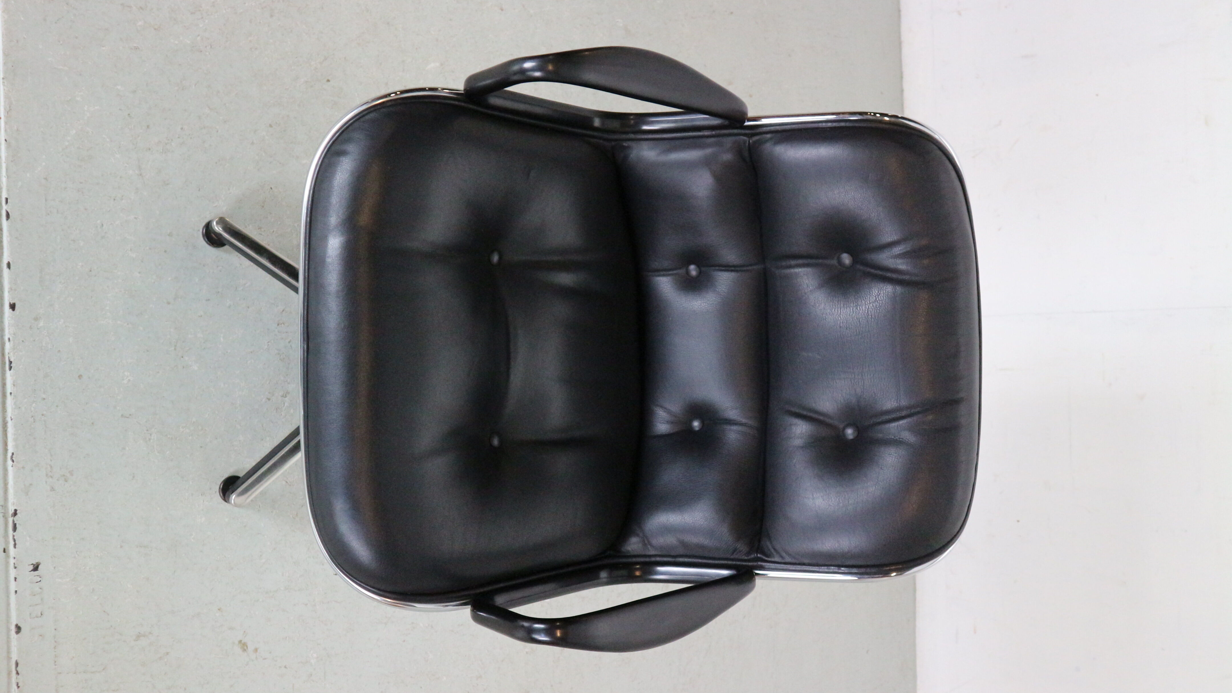 Chaise de bureau pivotante en cuir de Charles Pollock pour Knoll, années 1980