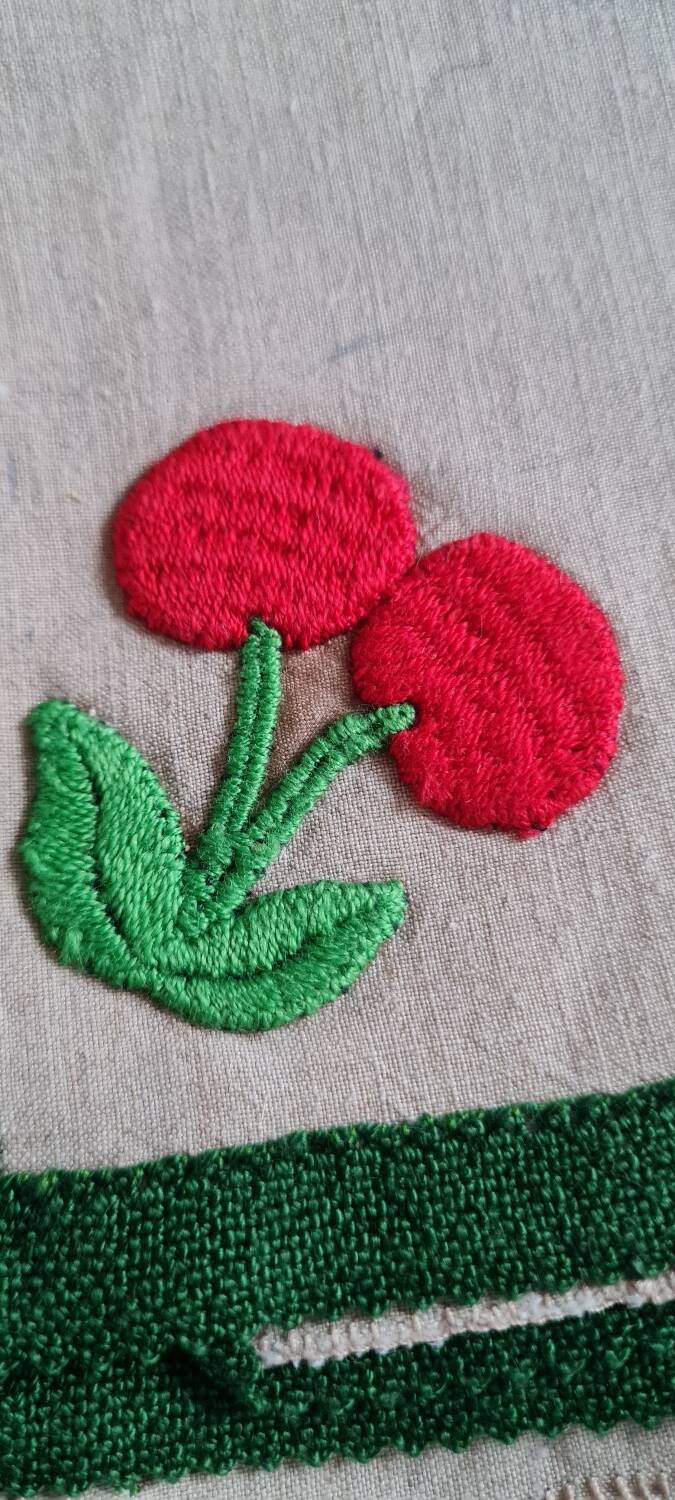 Set of 4 hand-embroidered linen napkins