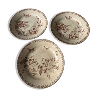 Trio of Onnaing plates with bindweed motif