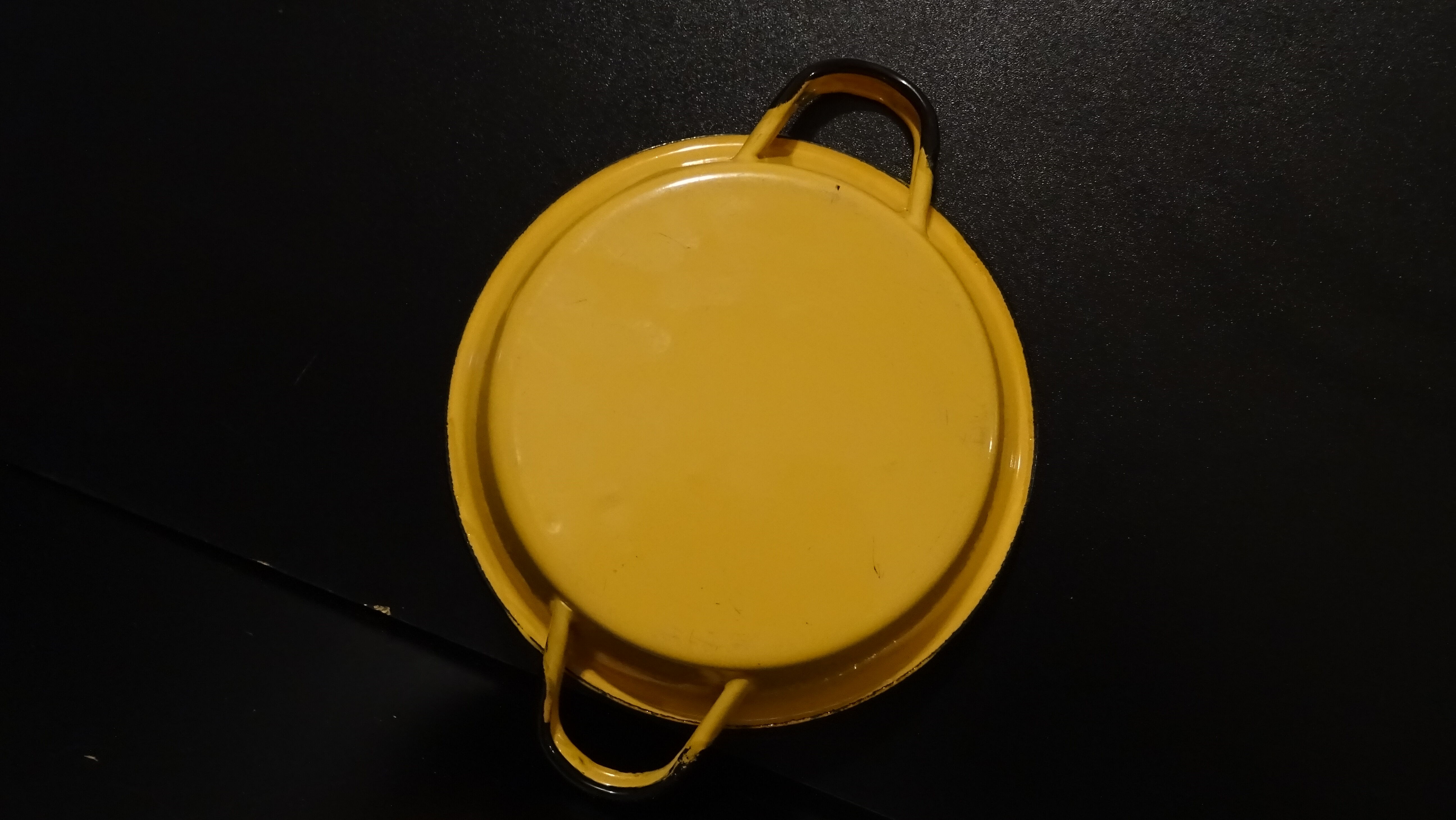 Yellow enamelled plate pan