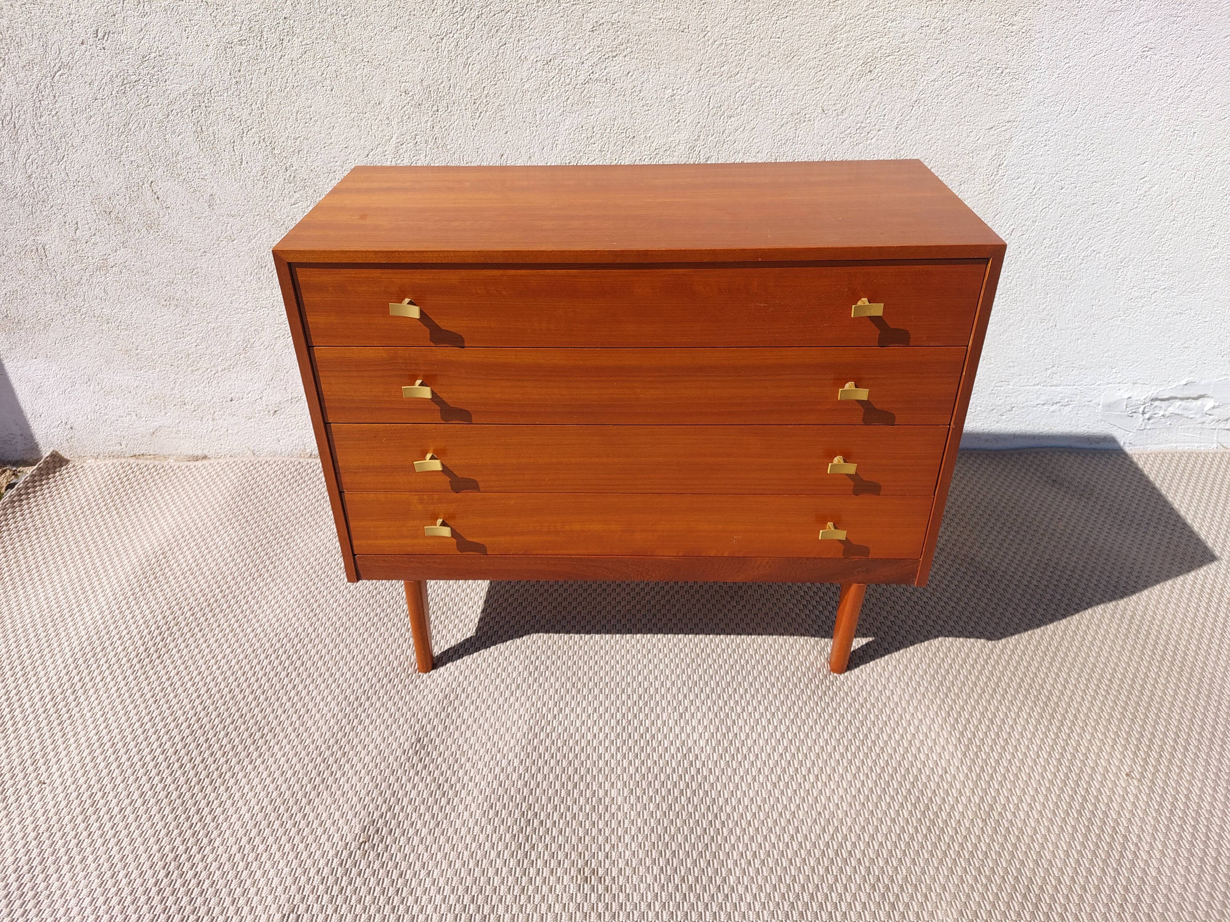 Scandinavian style commode