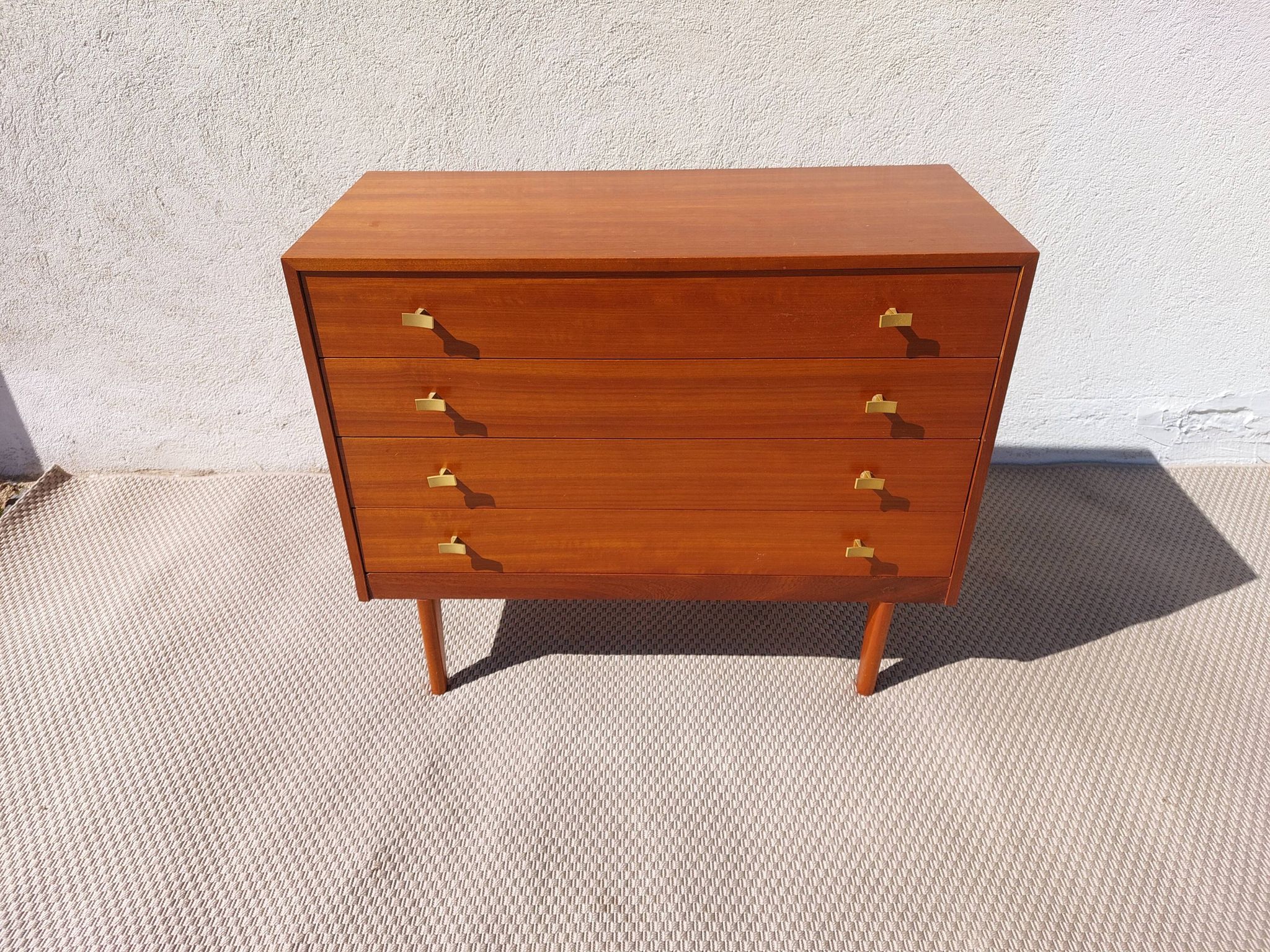 Scandinavian style commode