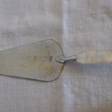 Mother-of-pearl handle pie shovel
