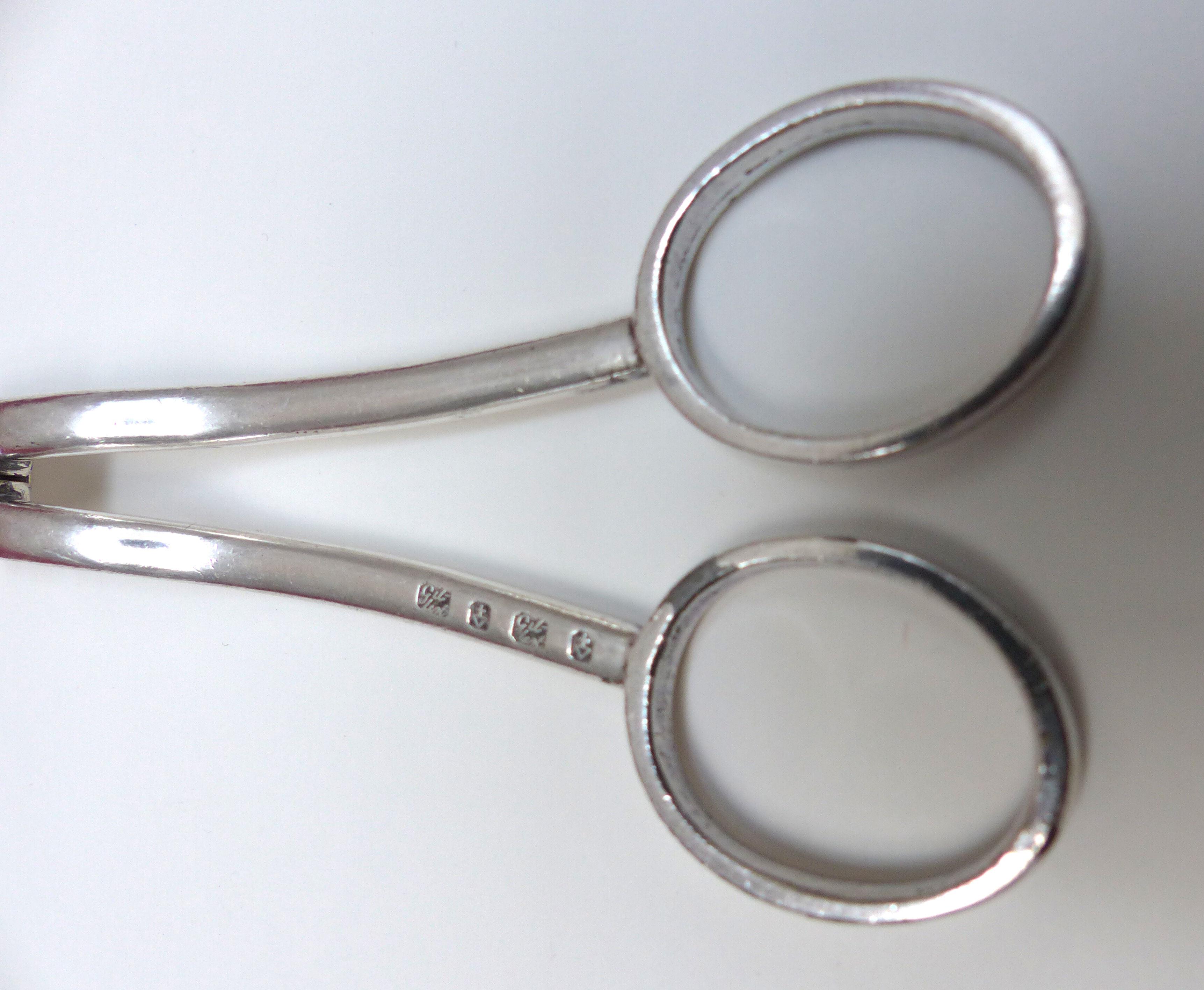 Silver-plated metal grape scissors with stamps