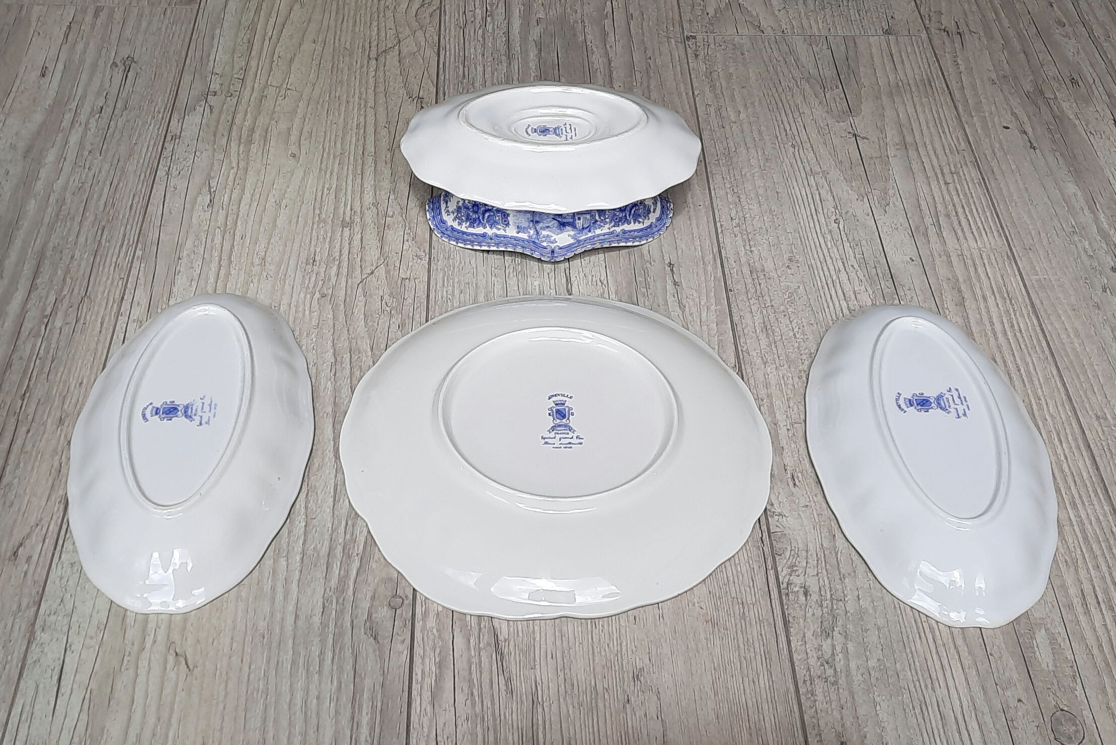 Lunéville - English Cottage - Presentation plate, Cup, Tray, Earthenware Saucière
