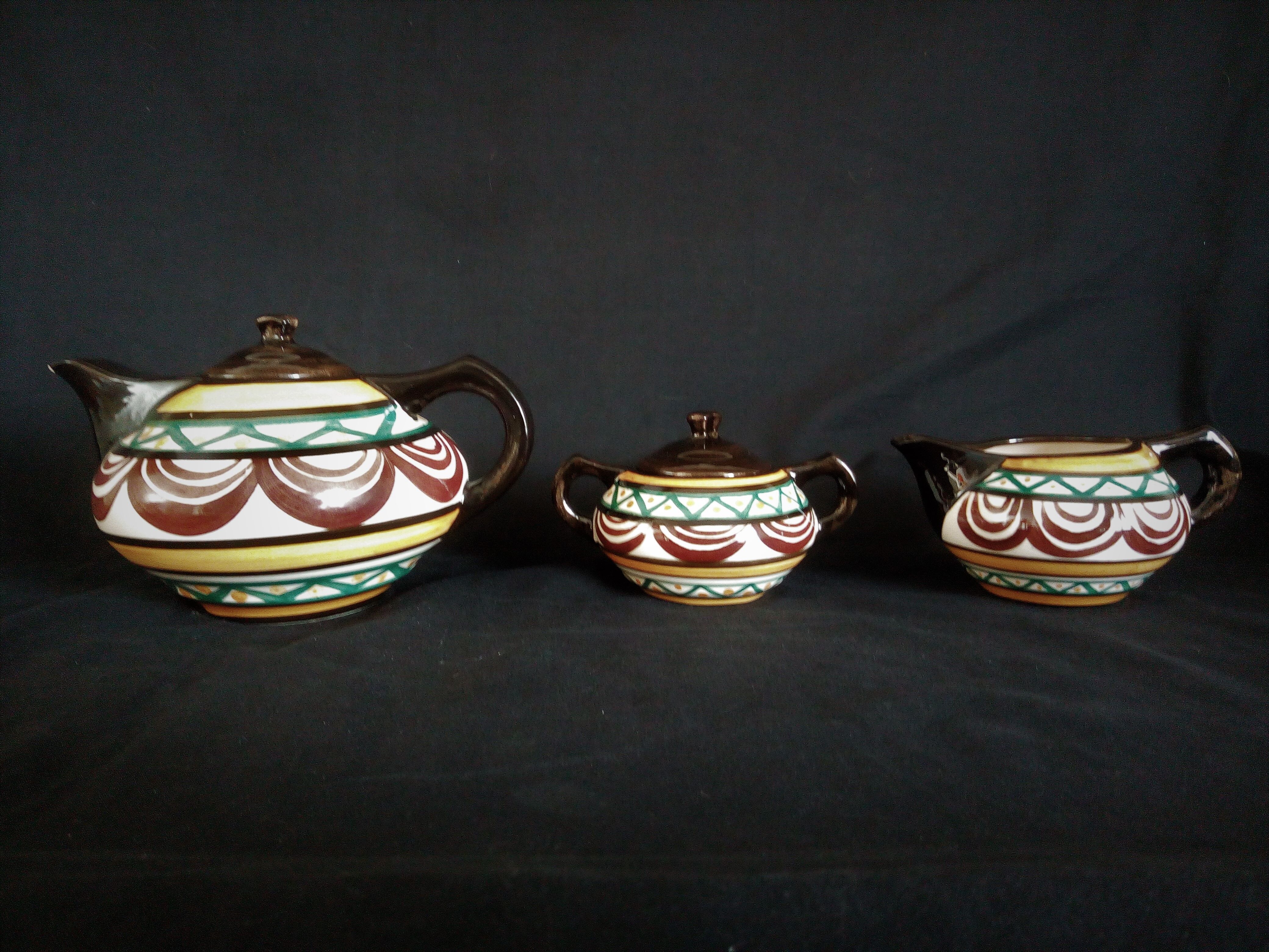 Service à café art déco en faience St. Jean de Bretagne, peint main (15 pièces)