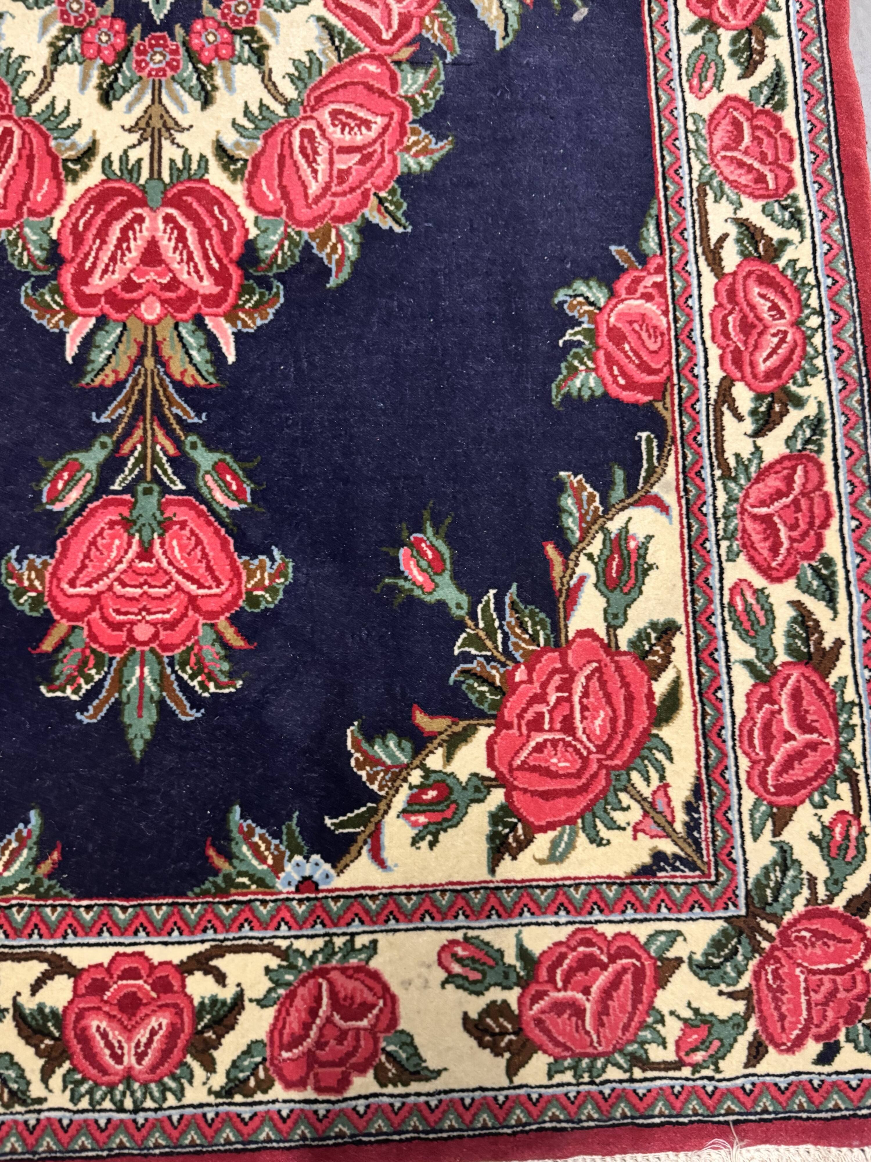 hand-woven Persian rug Ghoum