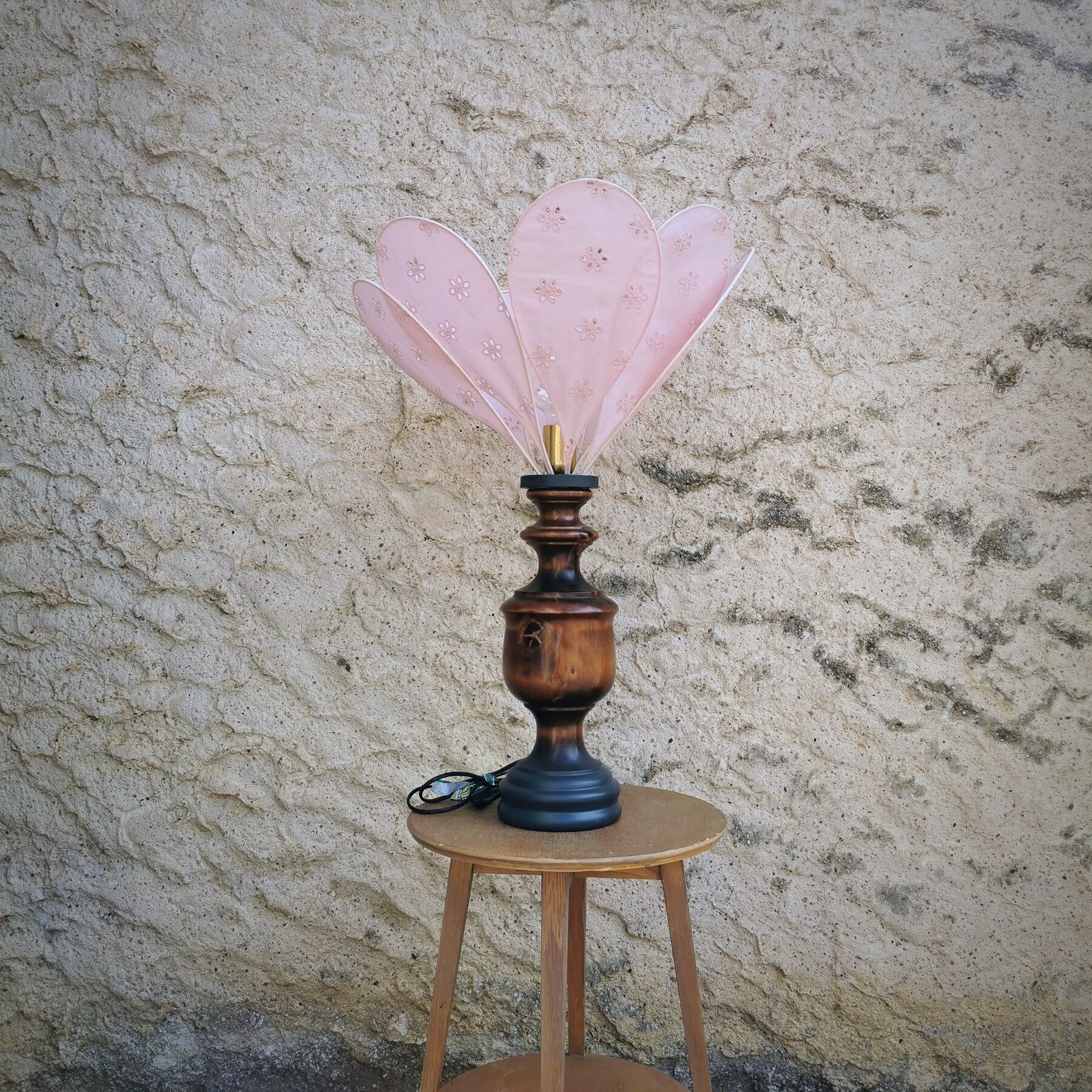 Table lamp, rattan petals and fabric