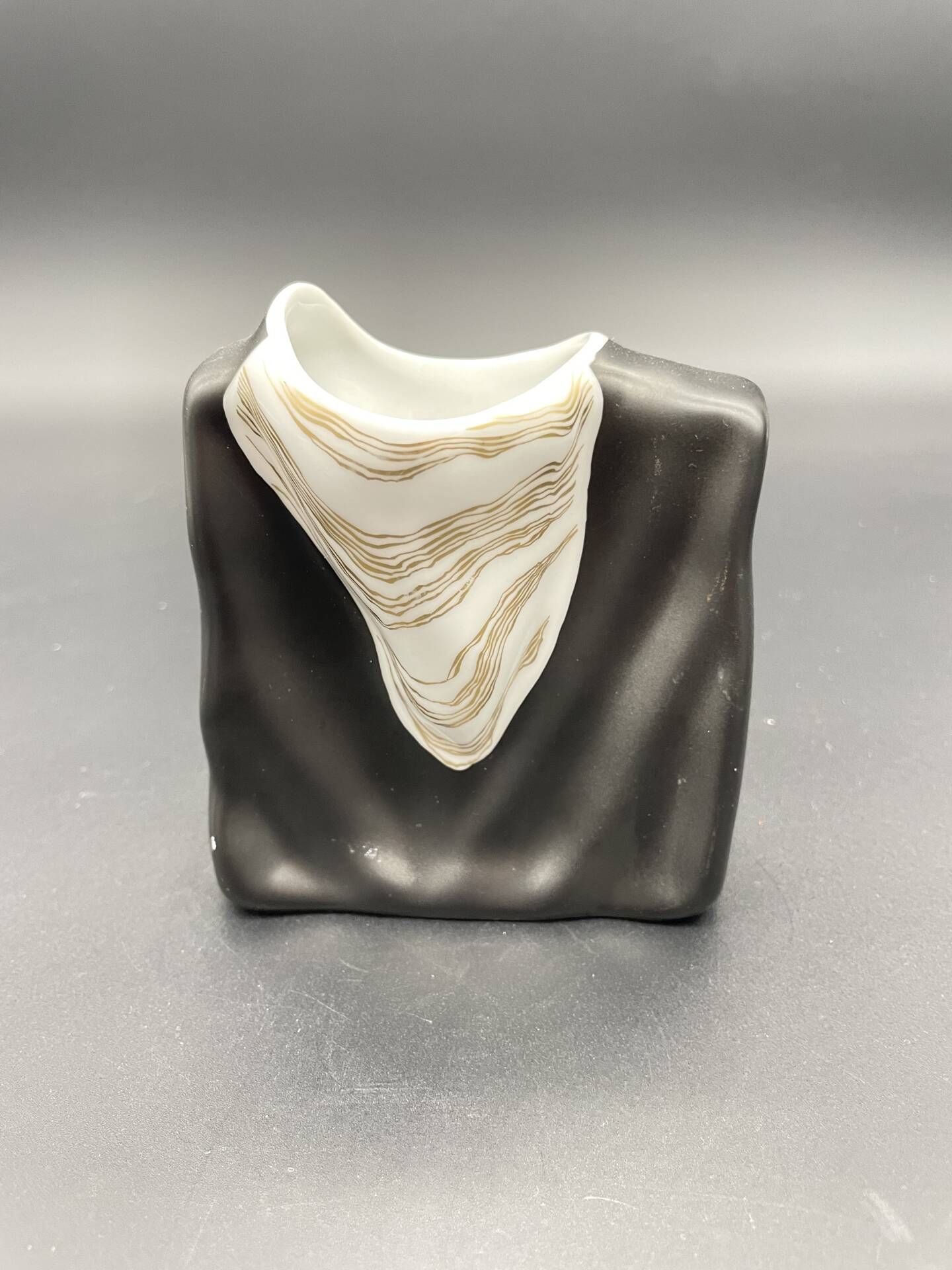 Sculptural vintage vase Eschenbach Bavaria – black and white porcelain