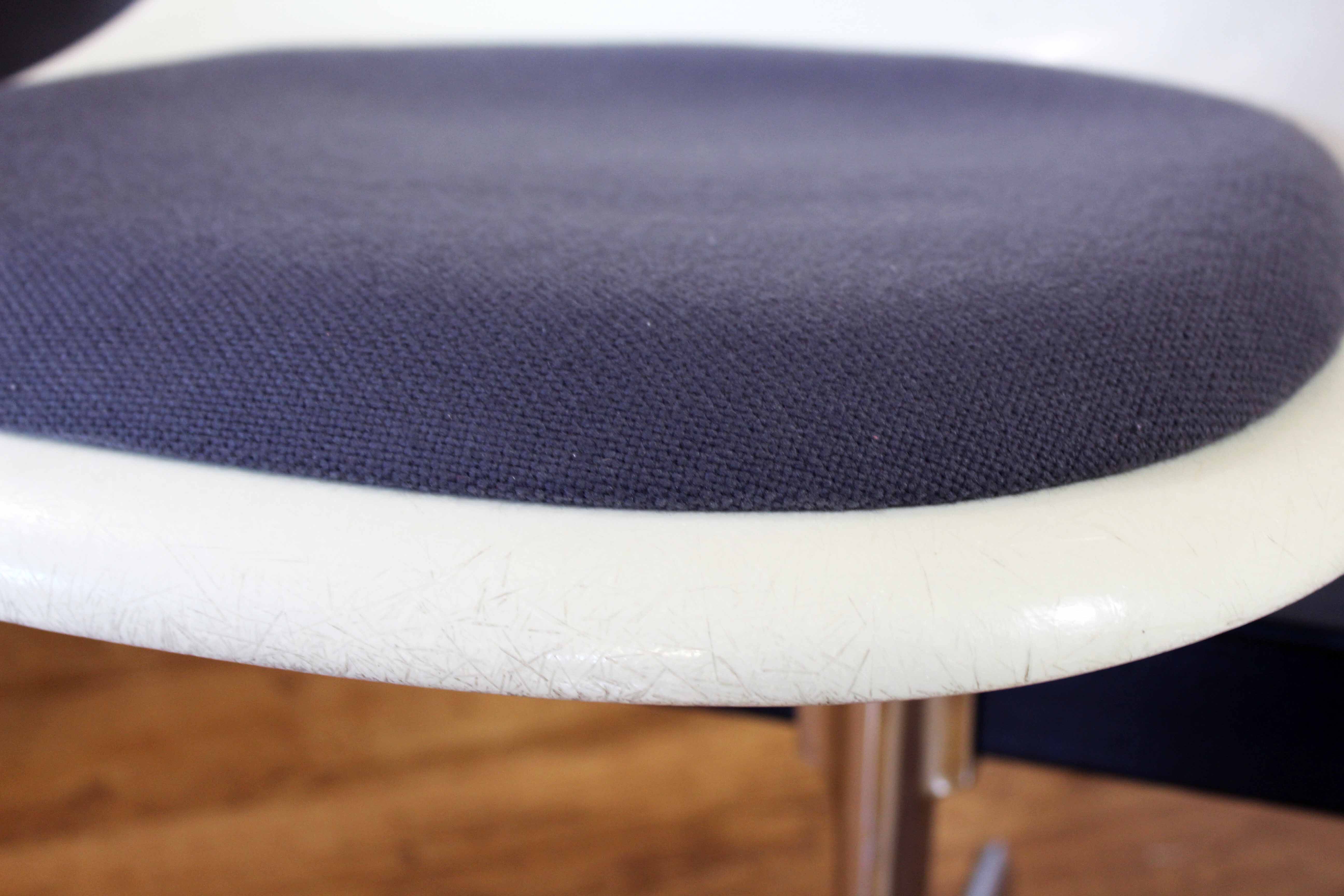 Eames bench in fiberglass 1970