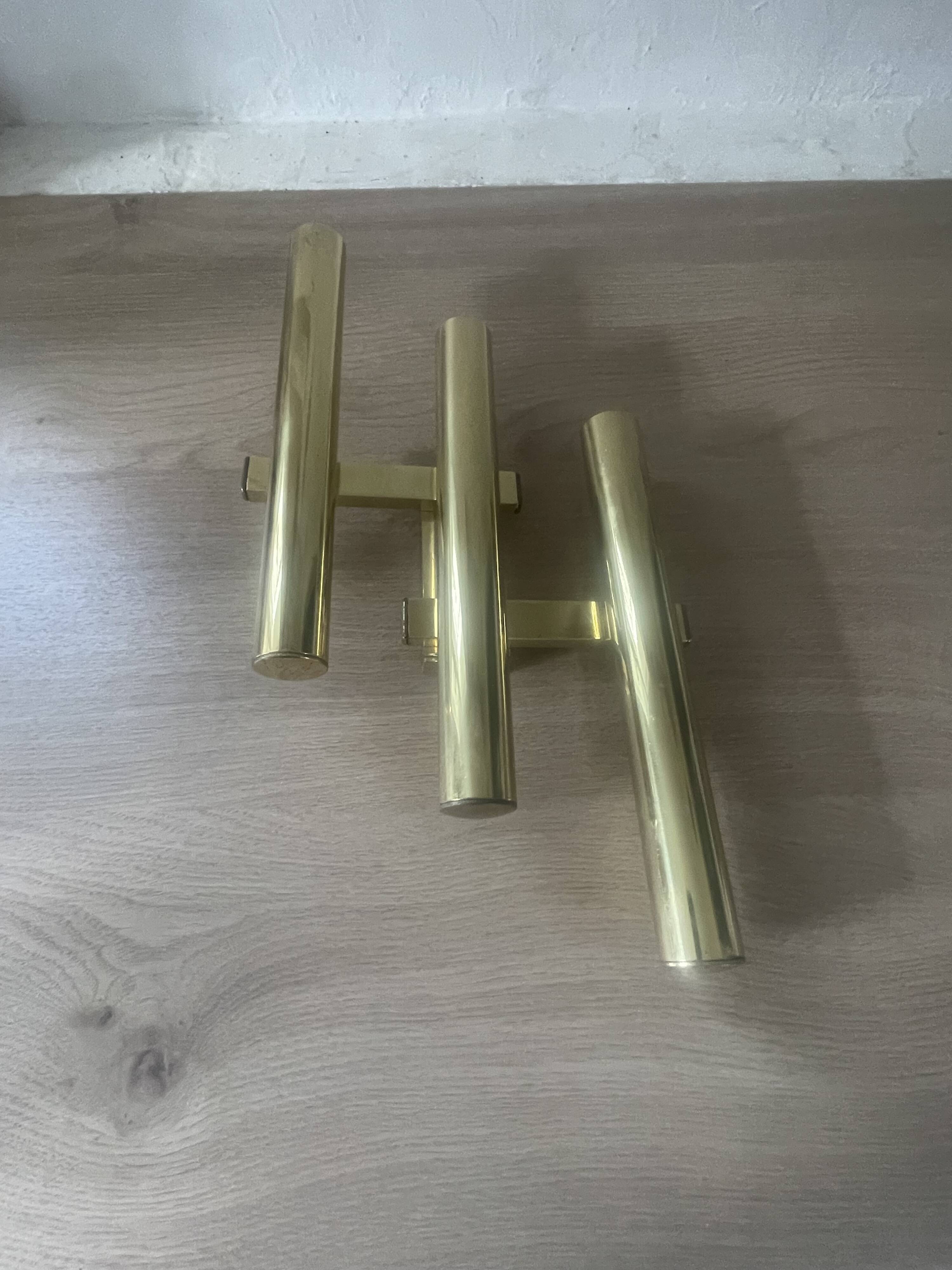 Tubular wall sconces in brass, Italian design from the 1970s, attributed.