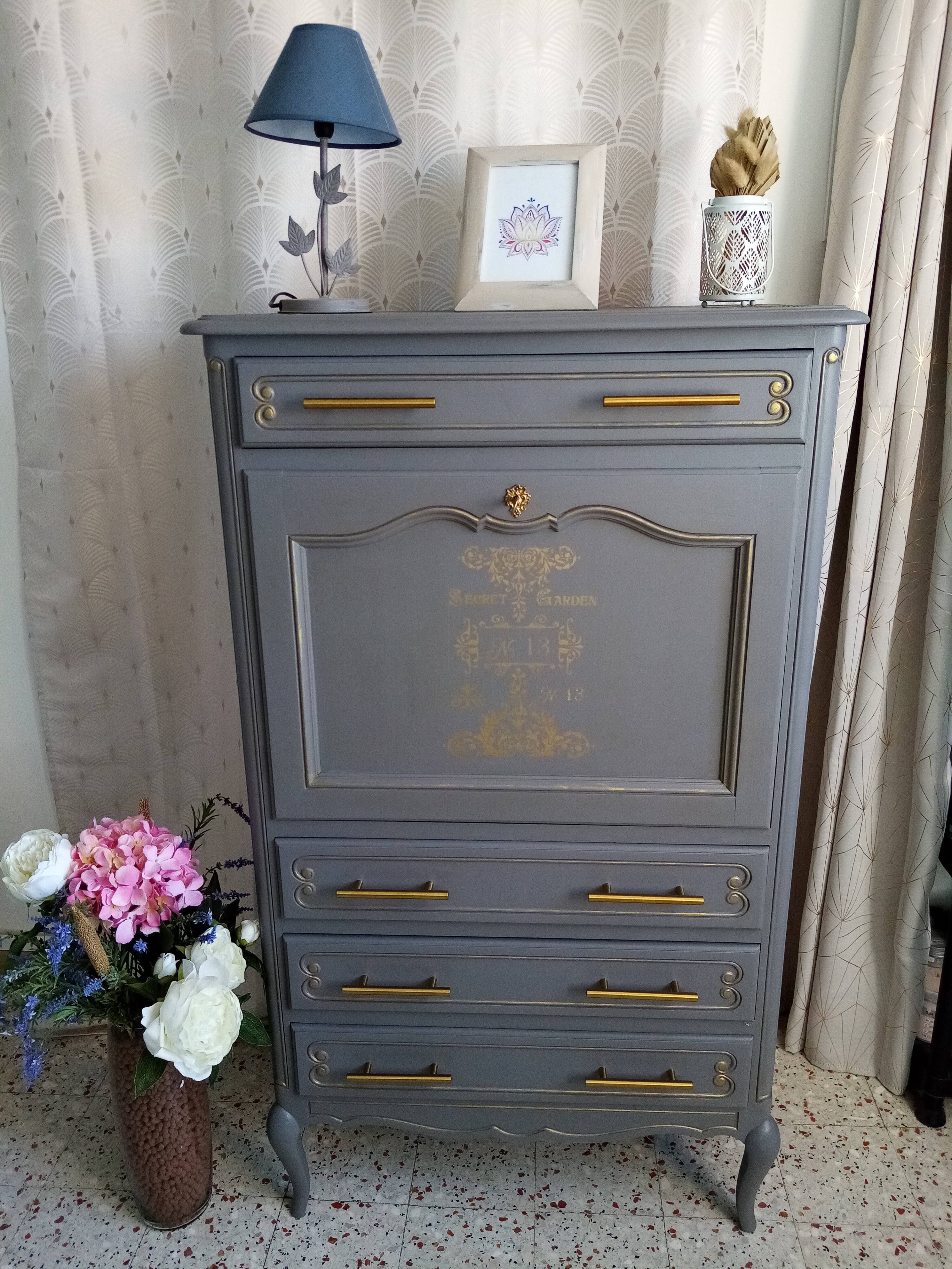 Secretary “léon”