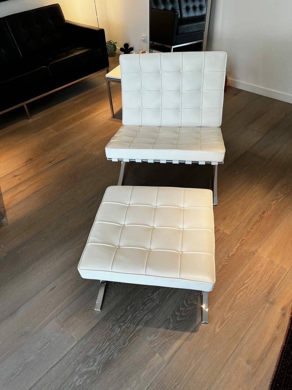 White Barcelona chair with ottoman – Knoll 2012 Edition -