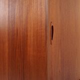 Buffet haut en teck, design danois, années 1970, production : Danemark
