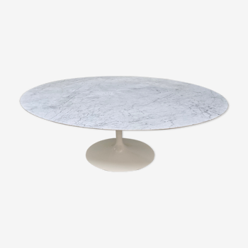 Eero Saarinen's square marble dining table for Knoll Inc. / Knoll International