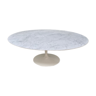 Eero Saarinen's square marble dining table for Knoll Inc. / Knoll International